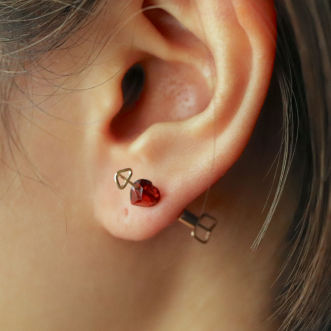 Zukyun Stud Pierced Earrings - Garnet -