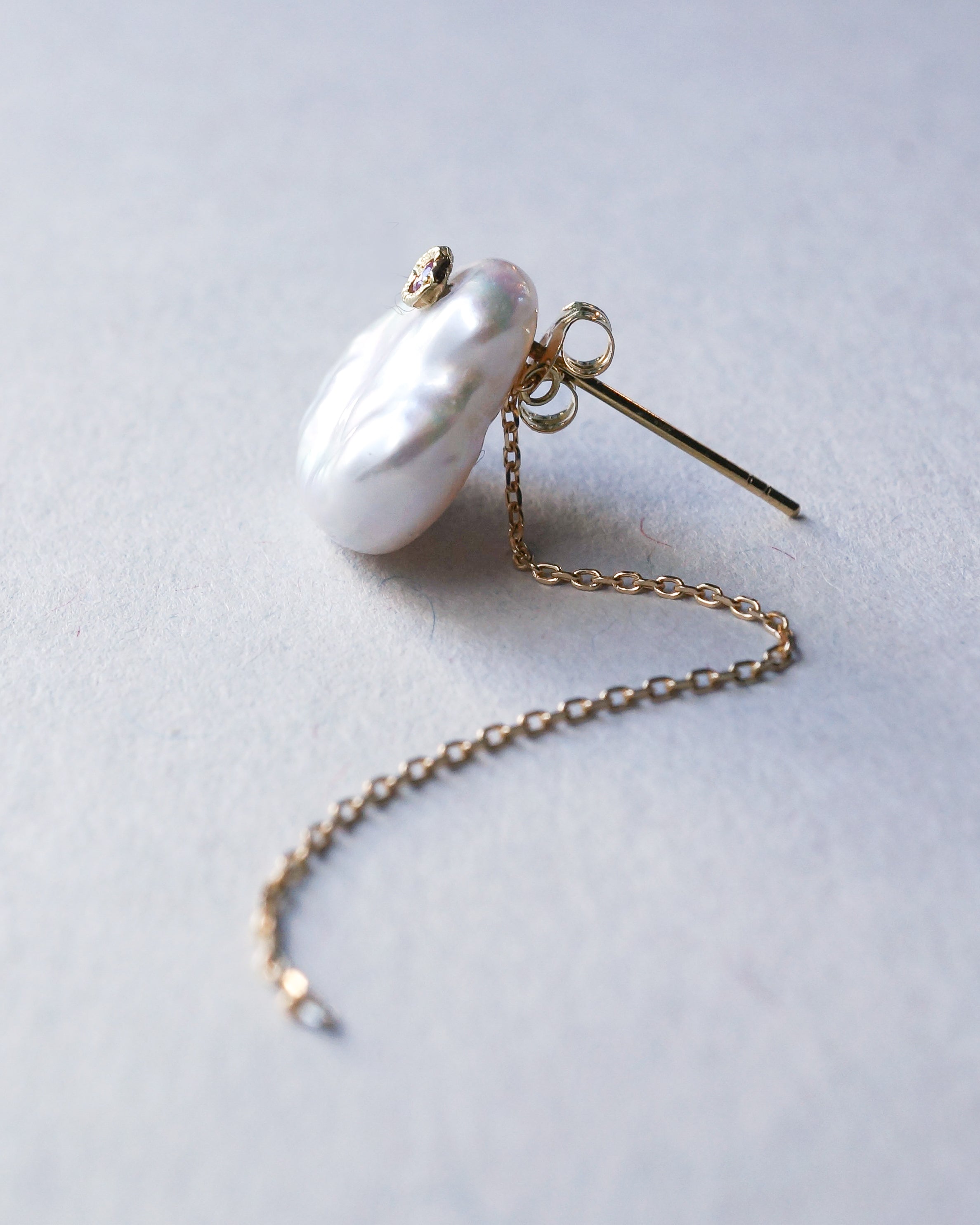Flat Pierced Earring - Pearl -