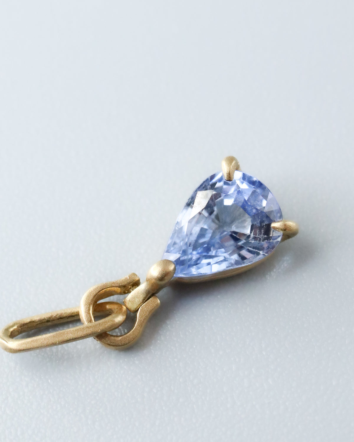 Horse Shoe Prong Necklace - Sapphire -