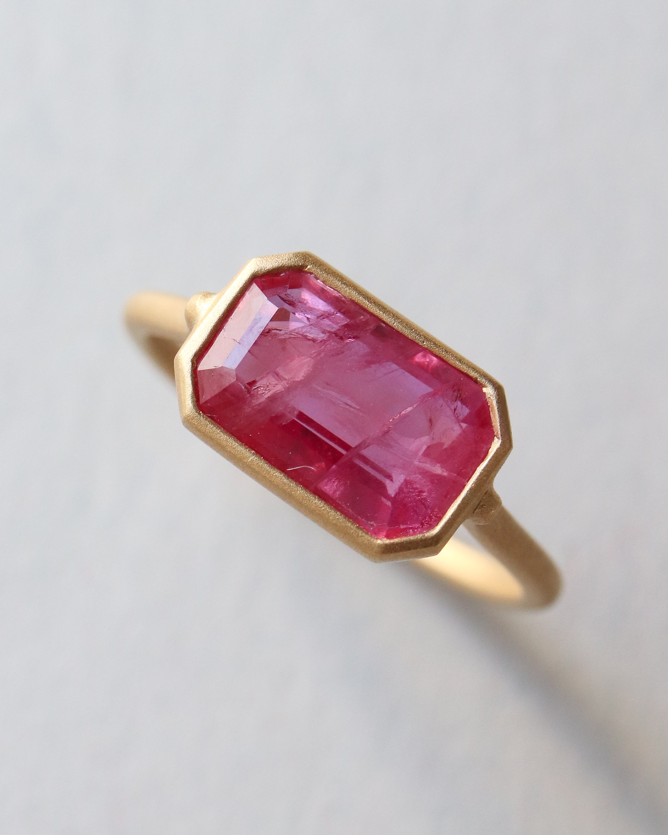 Collet Ring - Ruby -