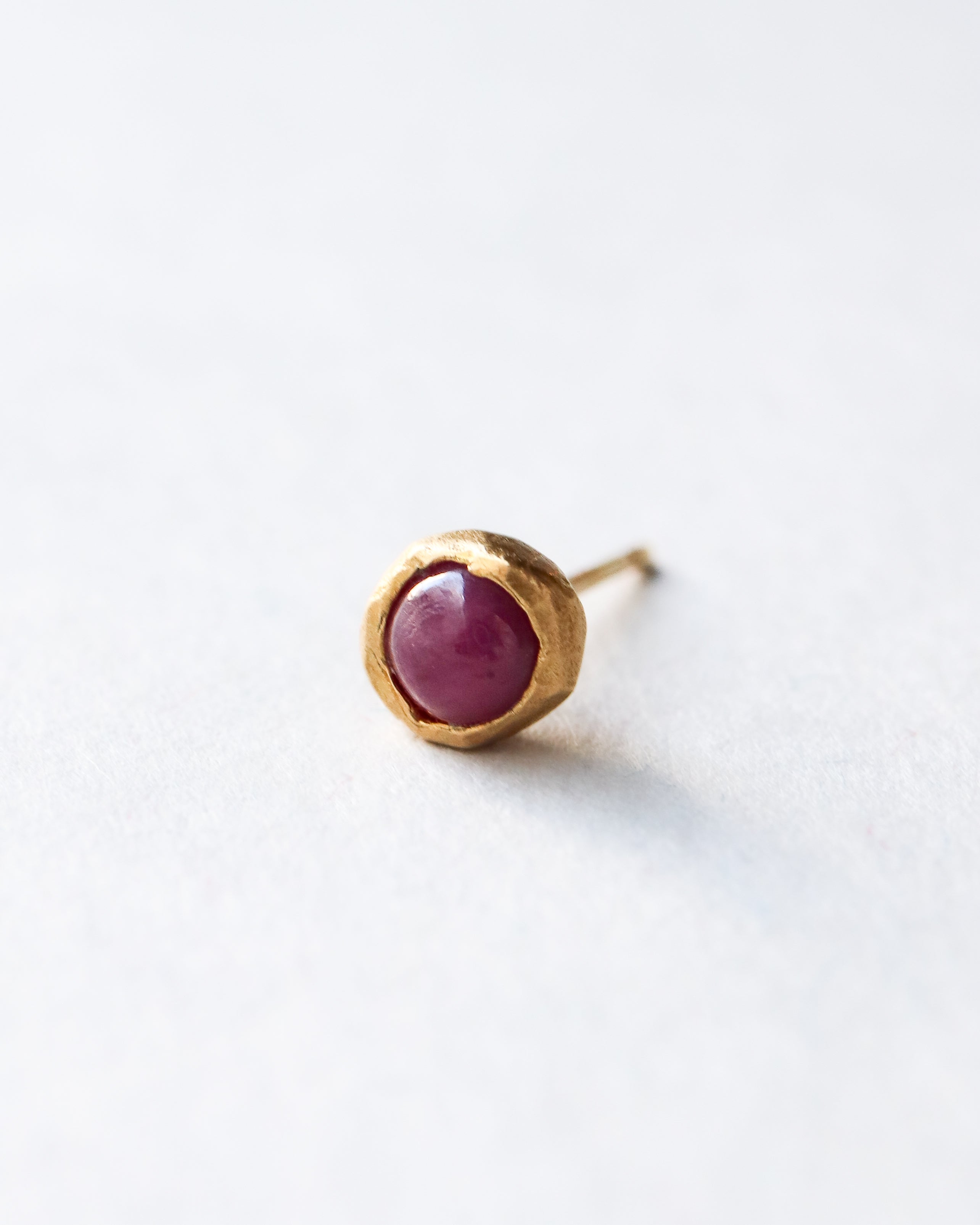 Rough collet Pierced Earring - Ruby -