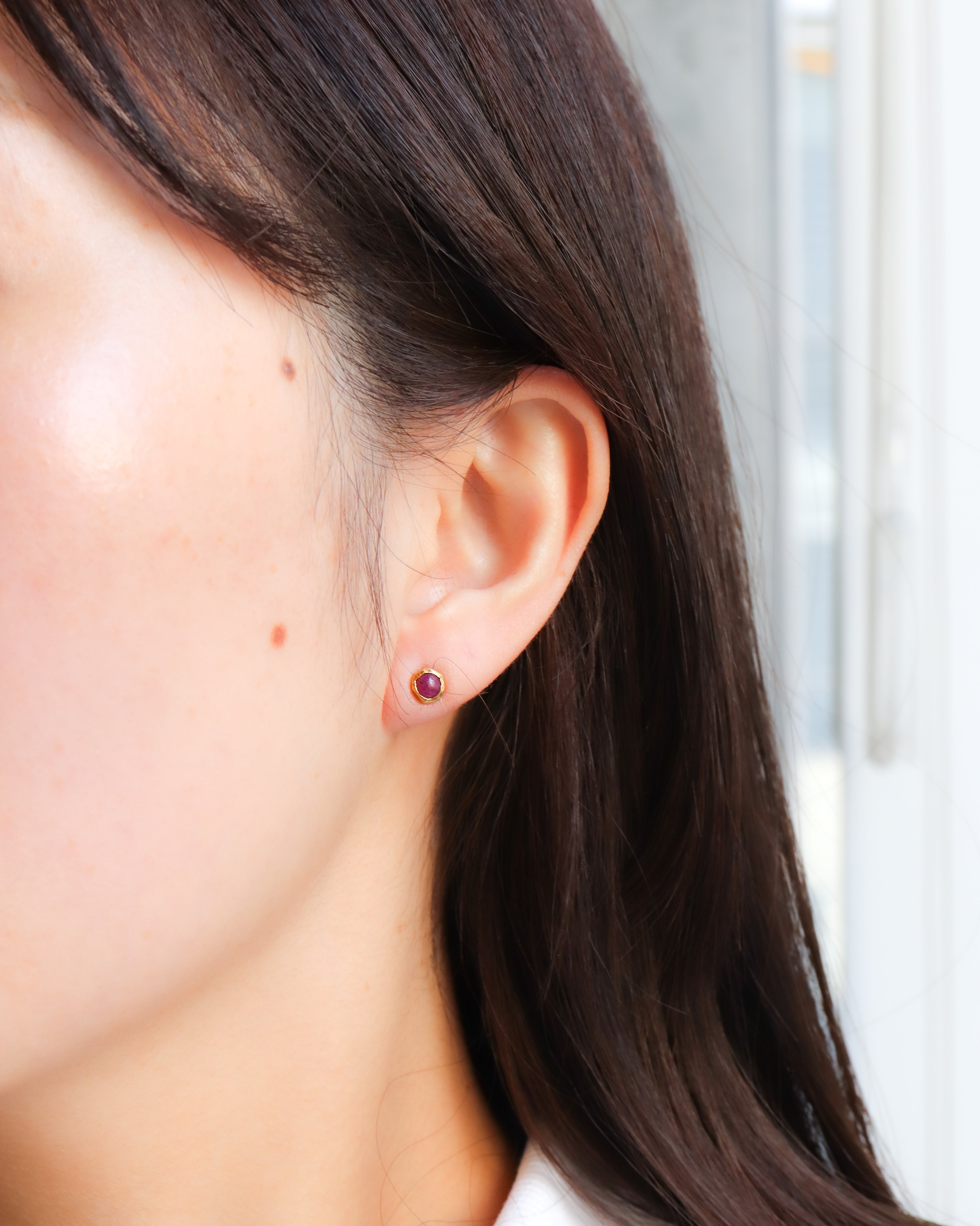 Rough collet Pierced Earring - Ruby -