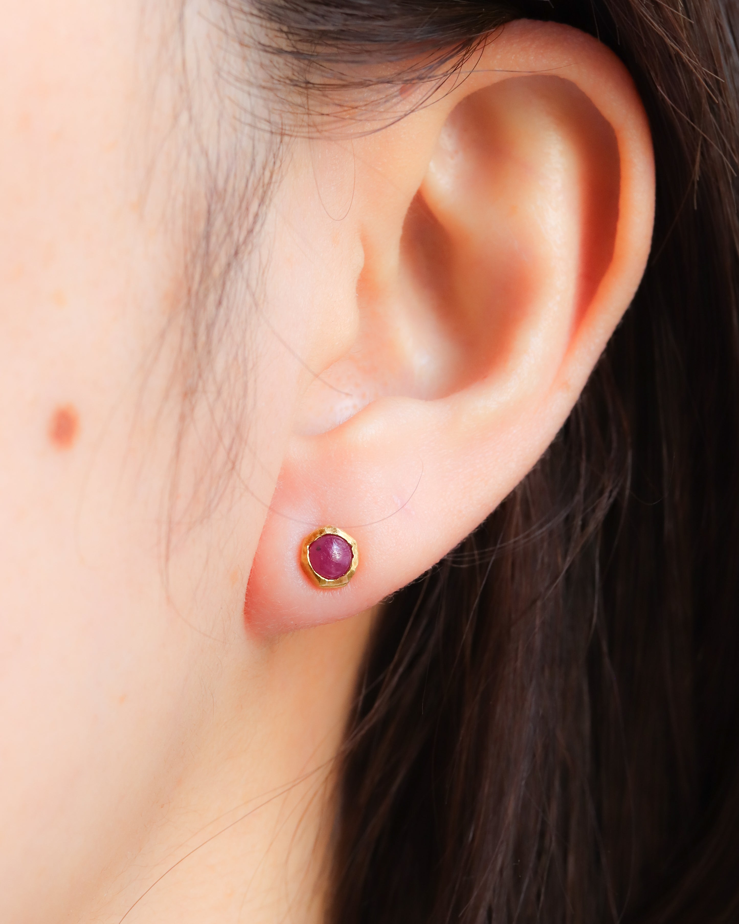 Rough collet Pierced Earring - Ruby -