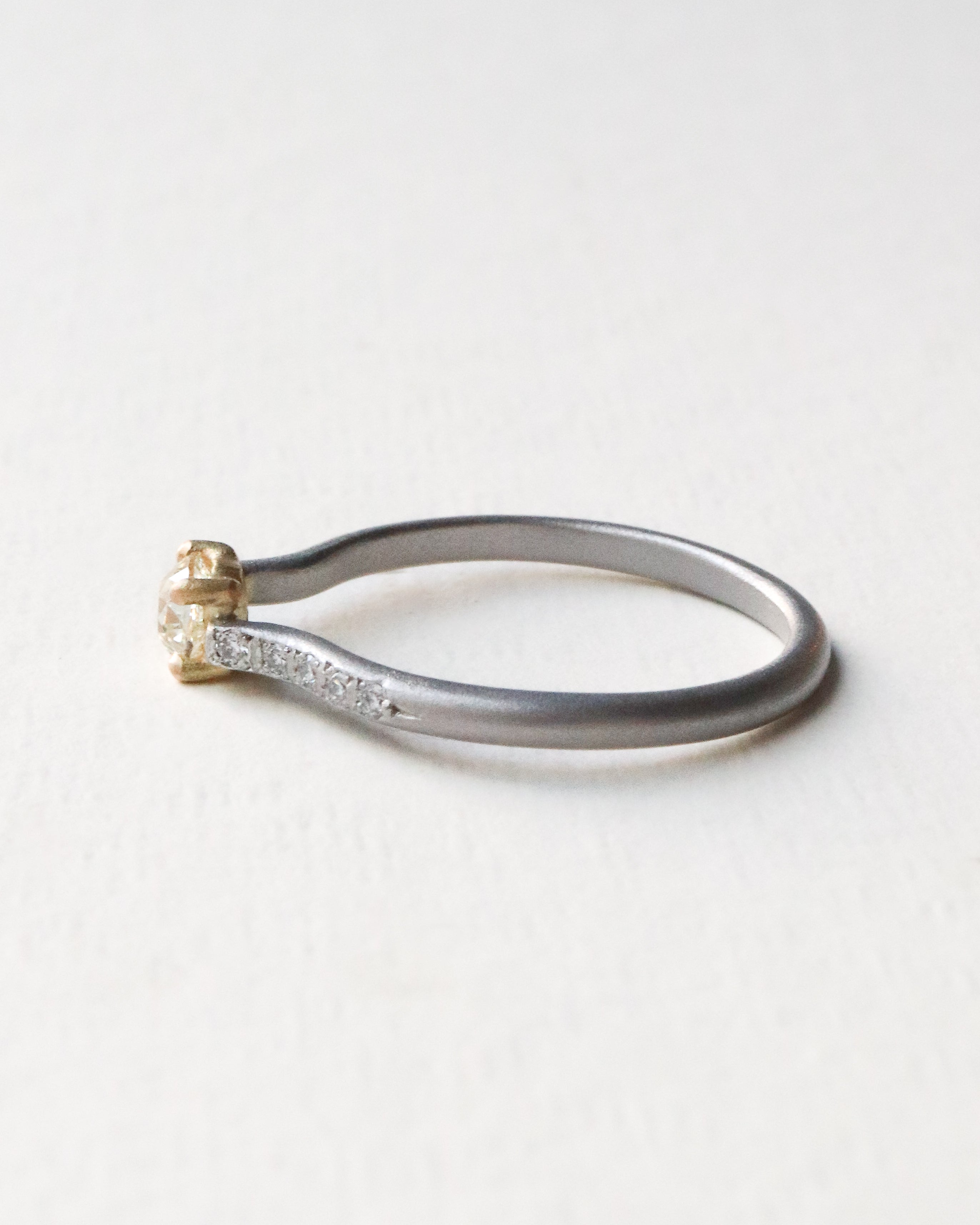 Prong Ring - Diamond -