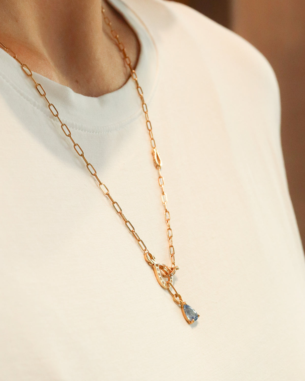 Horse Shoe Prong Necklace - Sapphire -