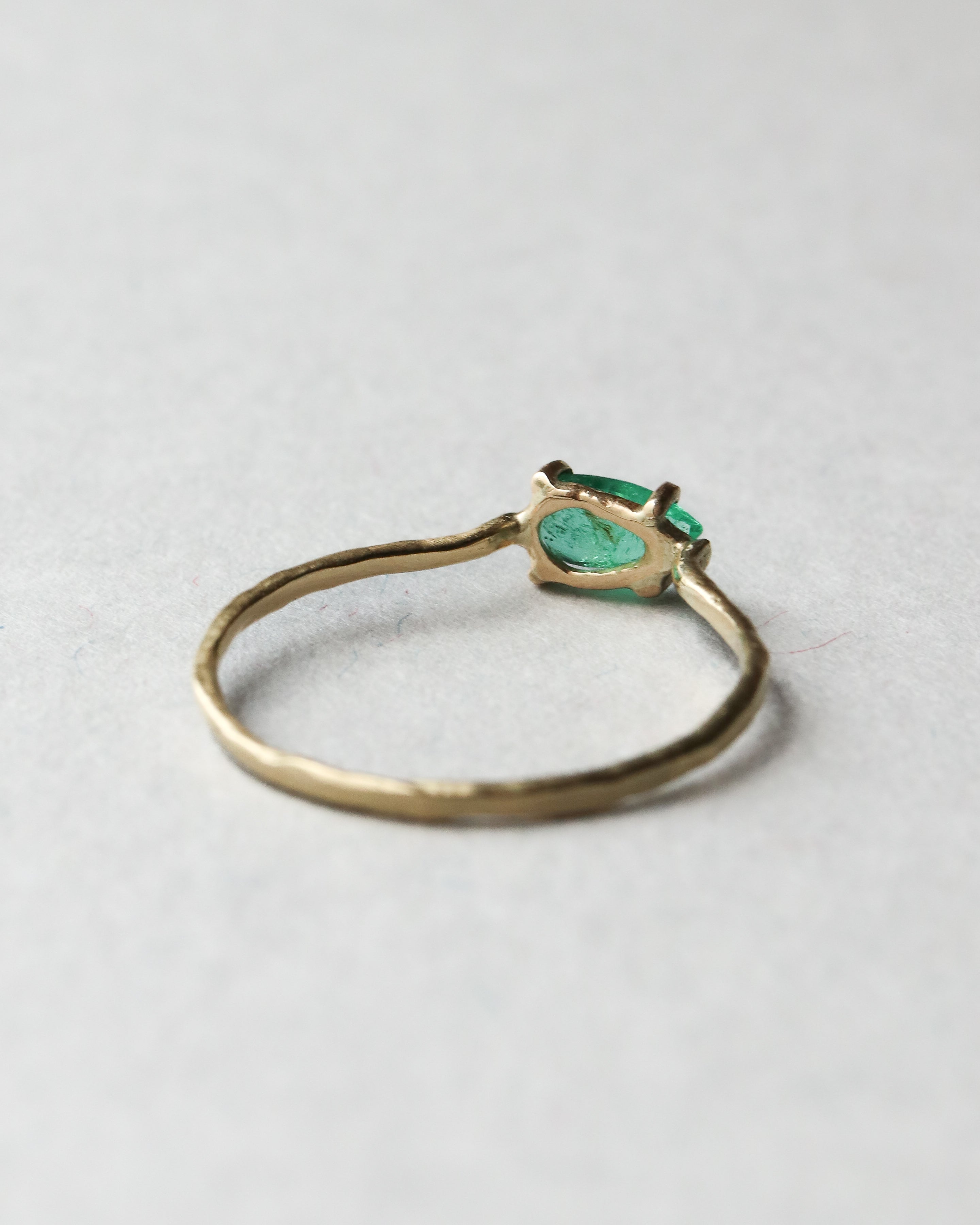 Flat Ring - Emerald -
