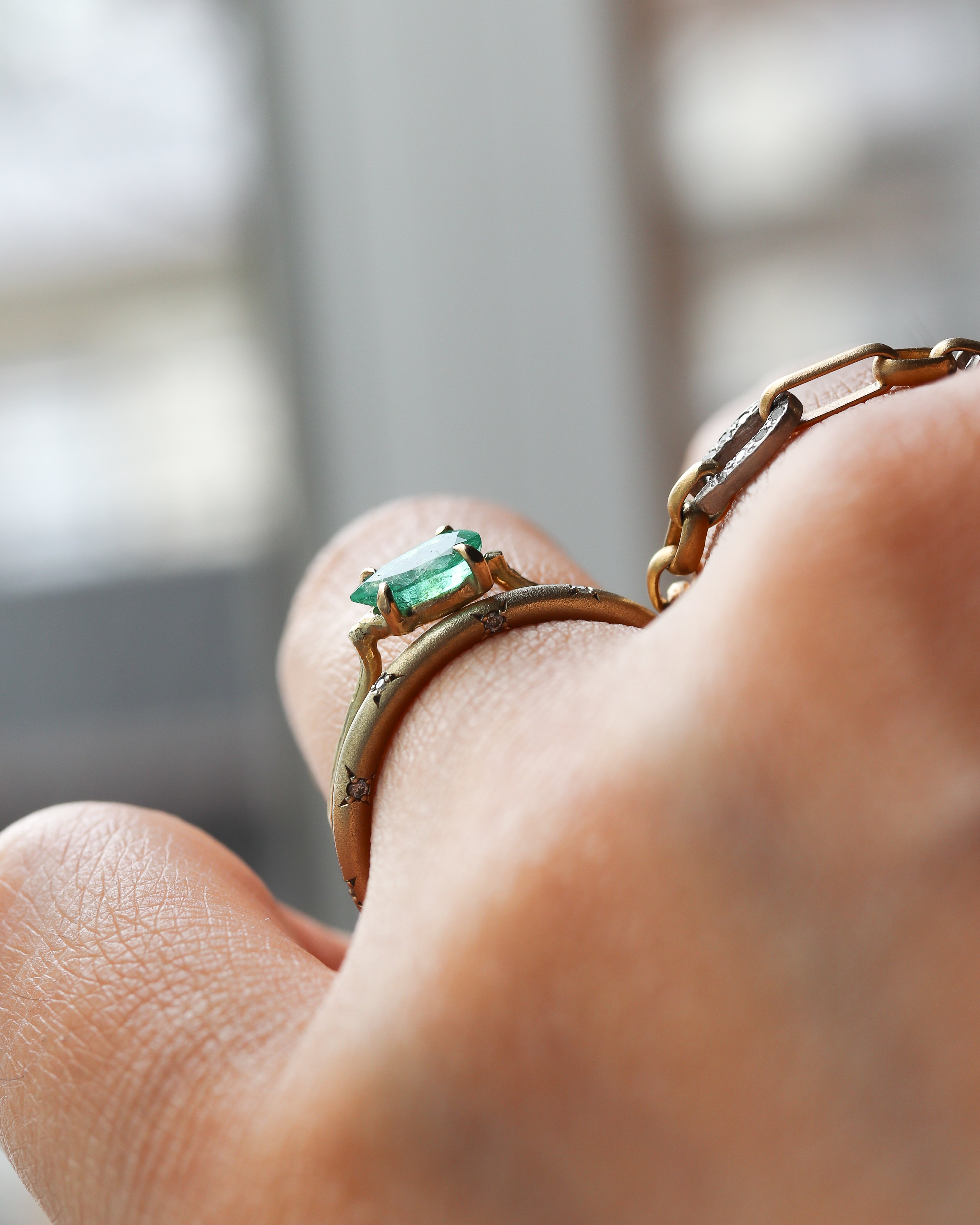 Flat Ring - Emerald -