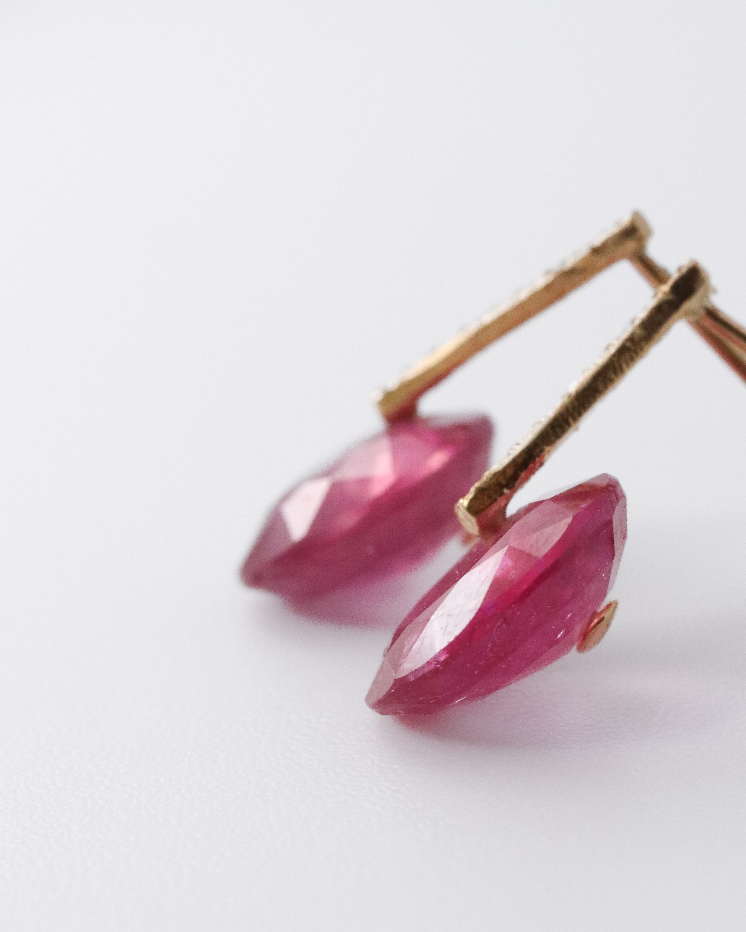 Hibiki Stone Pierced Earring - Ruby / Diamond -