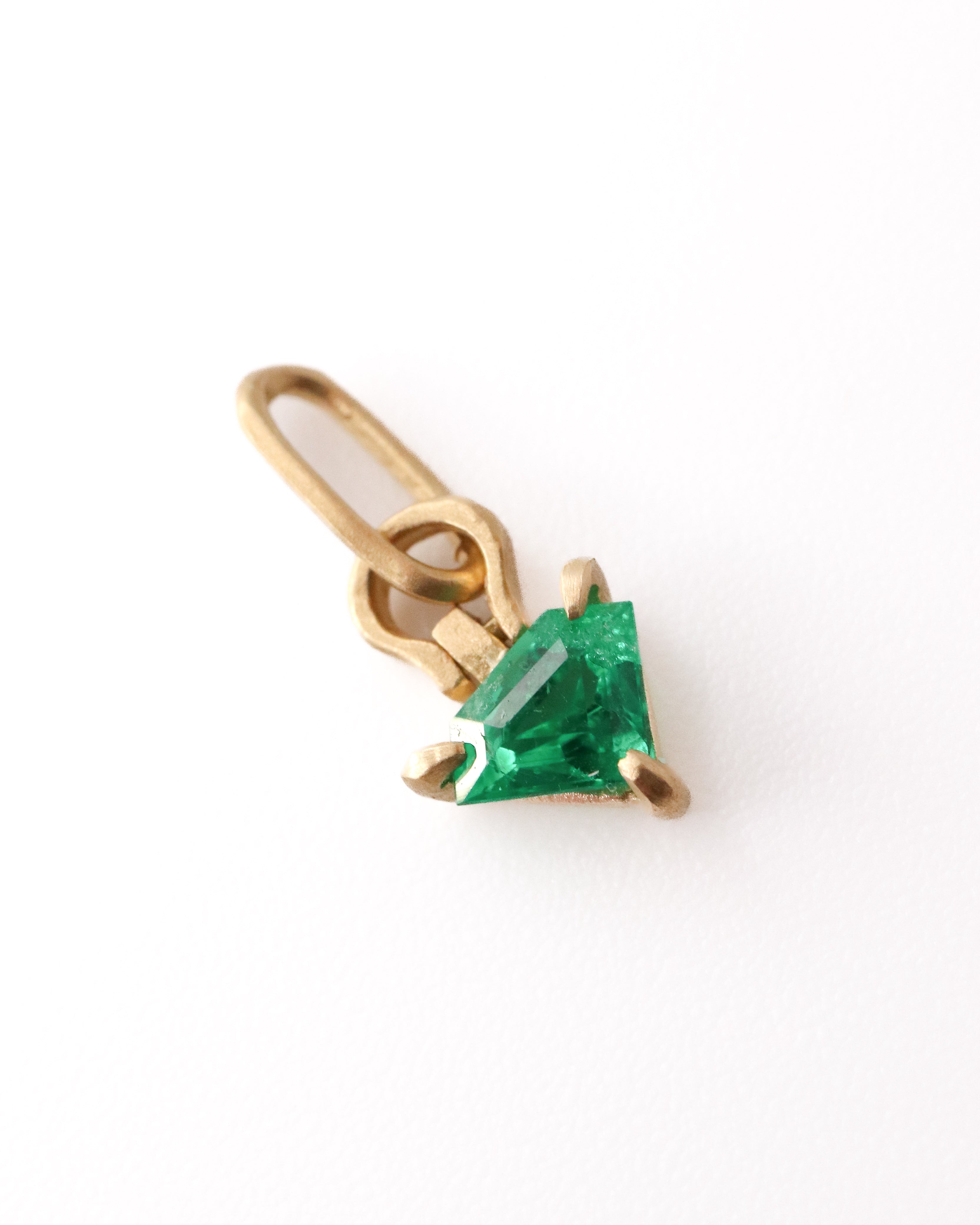 Horse Shoe Prong Necklace - Emerald -