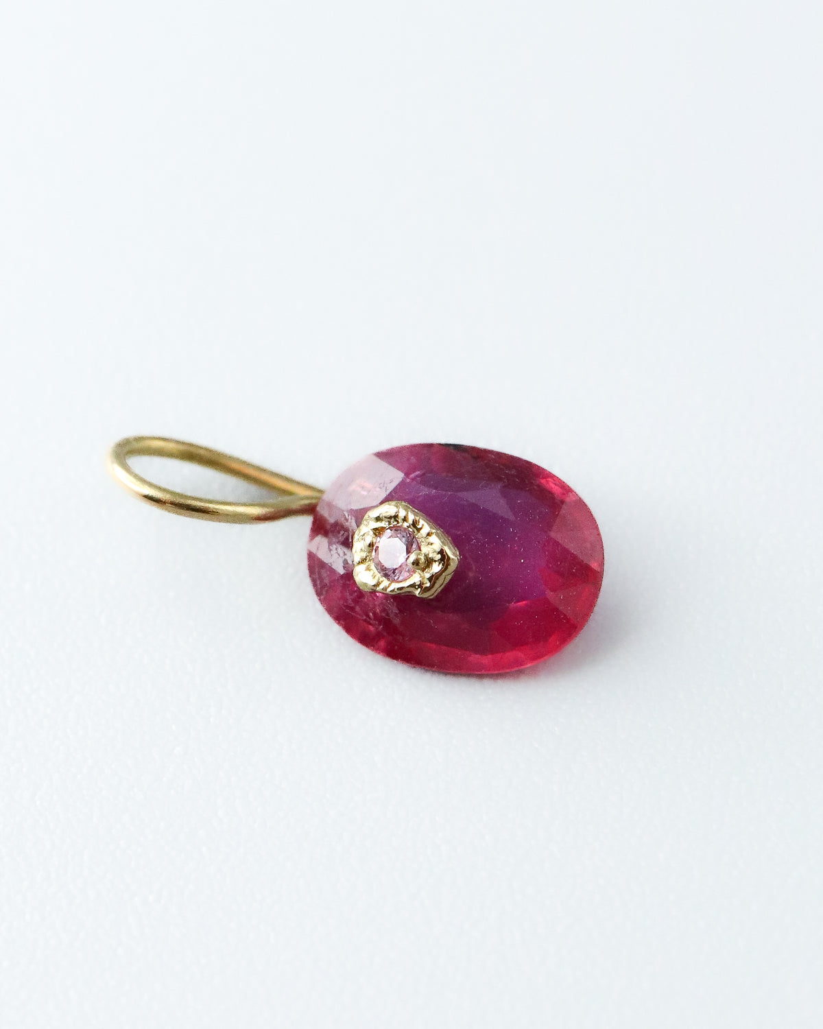 Flat Necklace - Ruby -