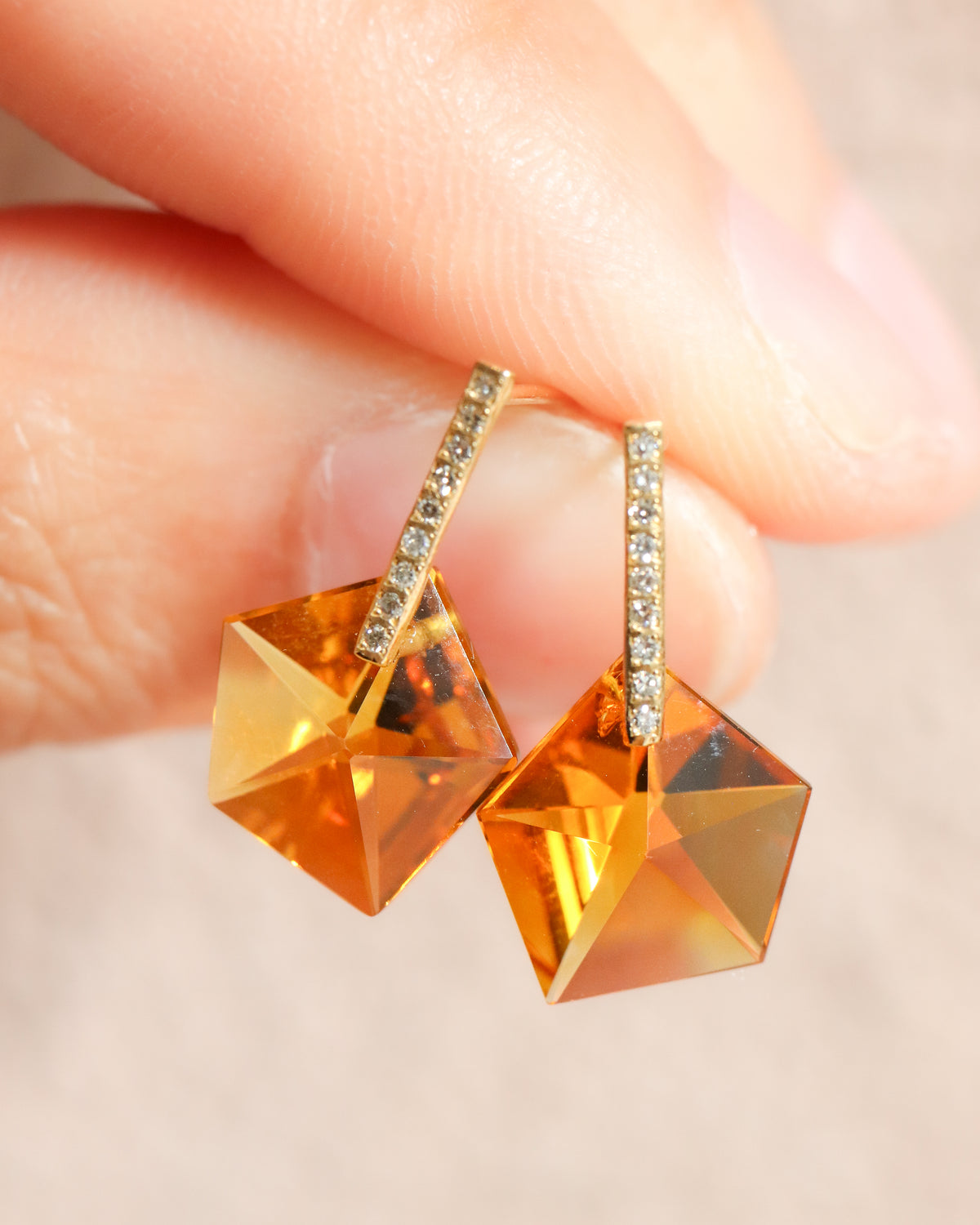 Hibiki Stone Pierced Earring - Citrine -