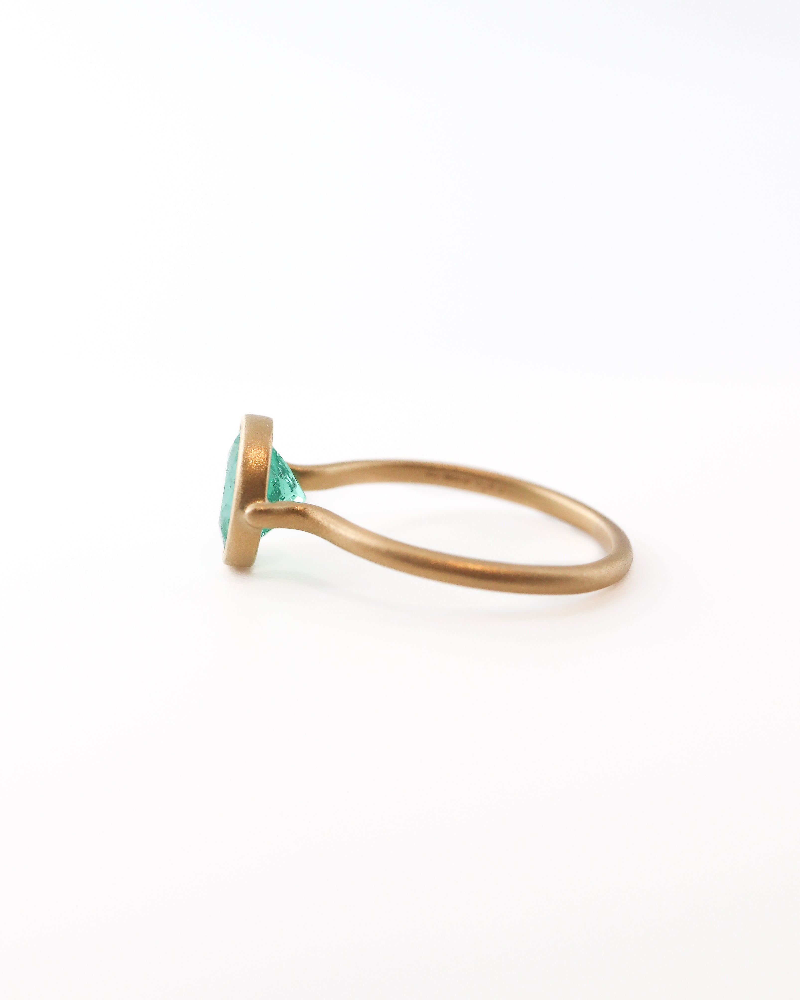 Collet Ring - Emerald -