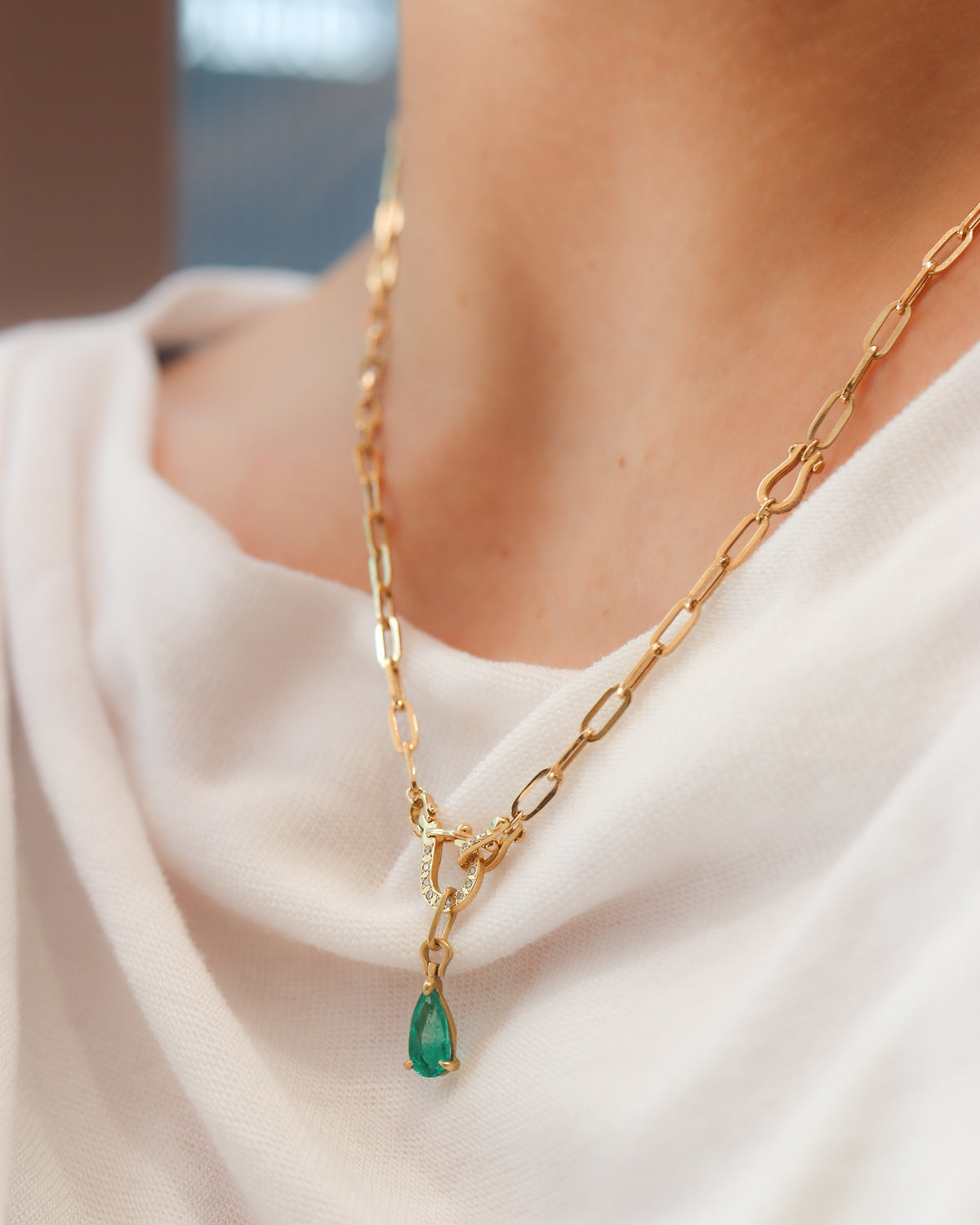 Horse Shoe Prong Necklace - Emerald -
