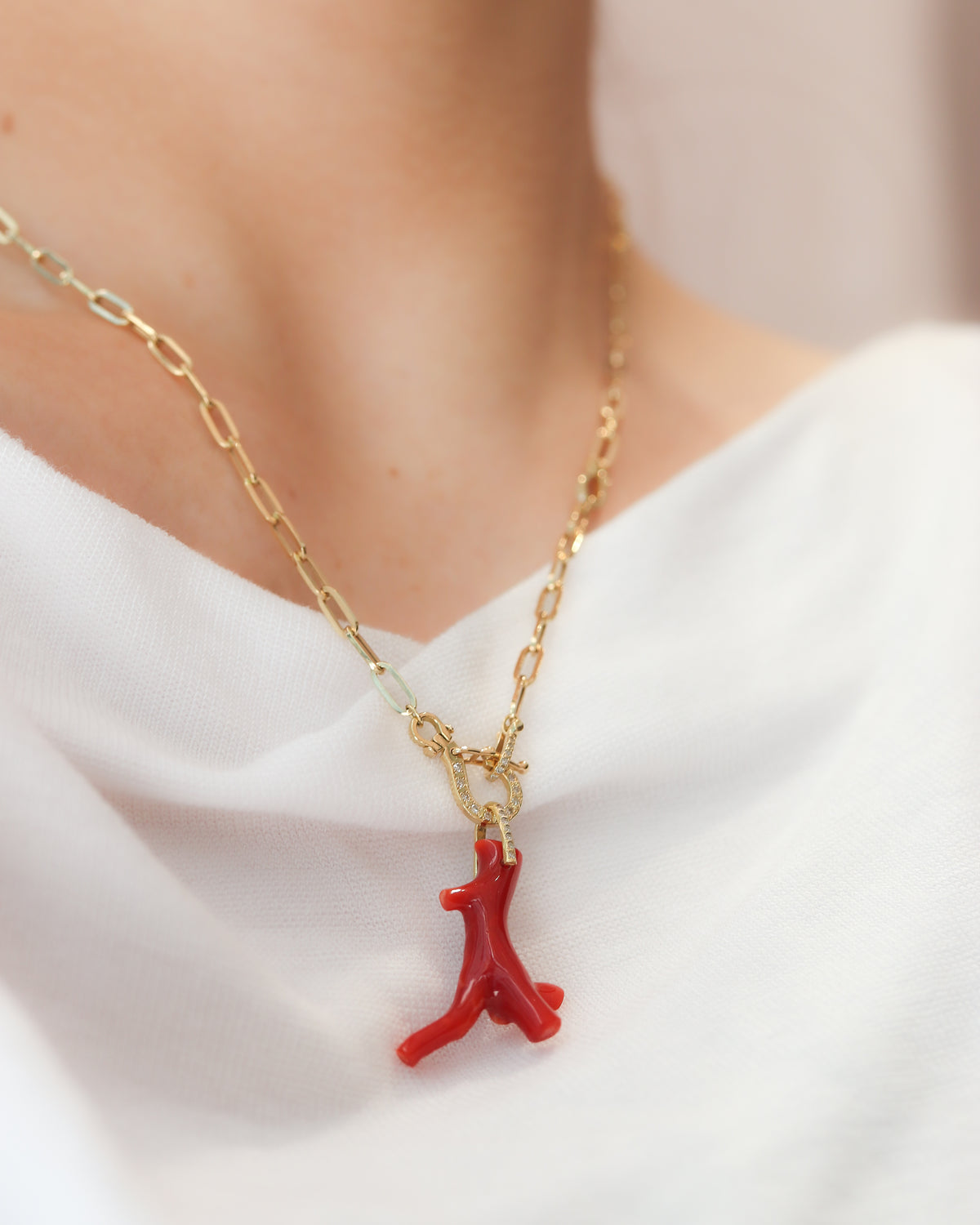 Hibiki Stone Necklace - Coral -