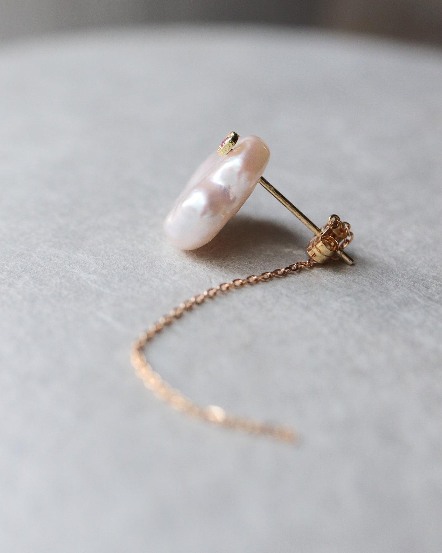 Flat Pierced Earring - Pearl -