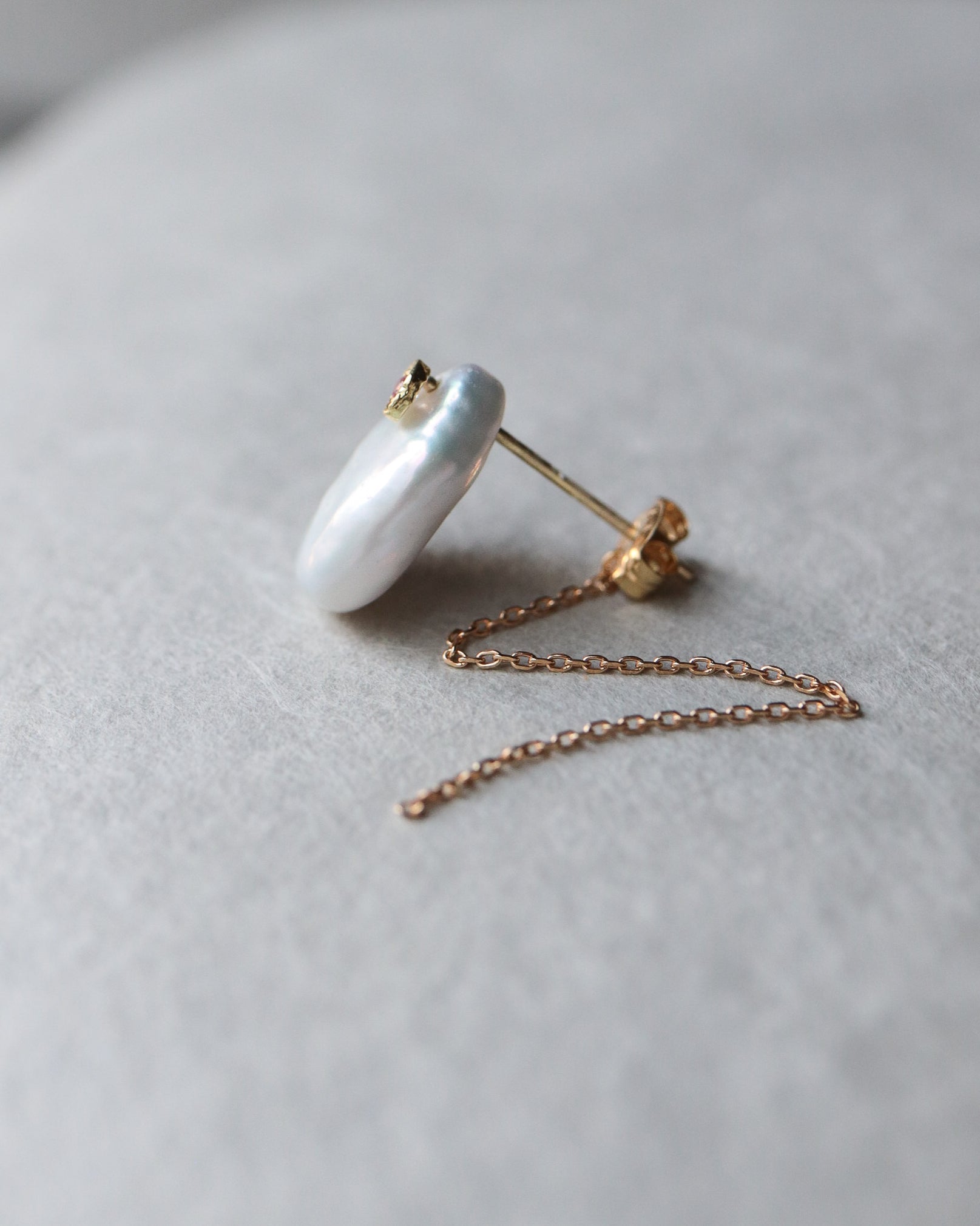Flat Pierced Earring - Pearl -