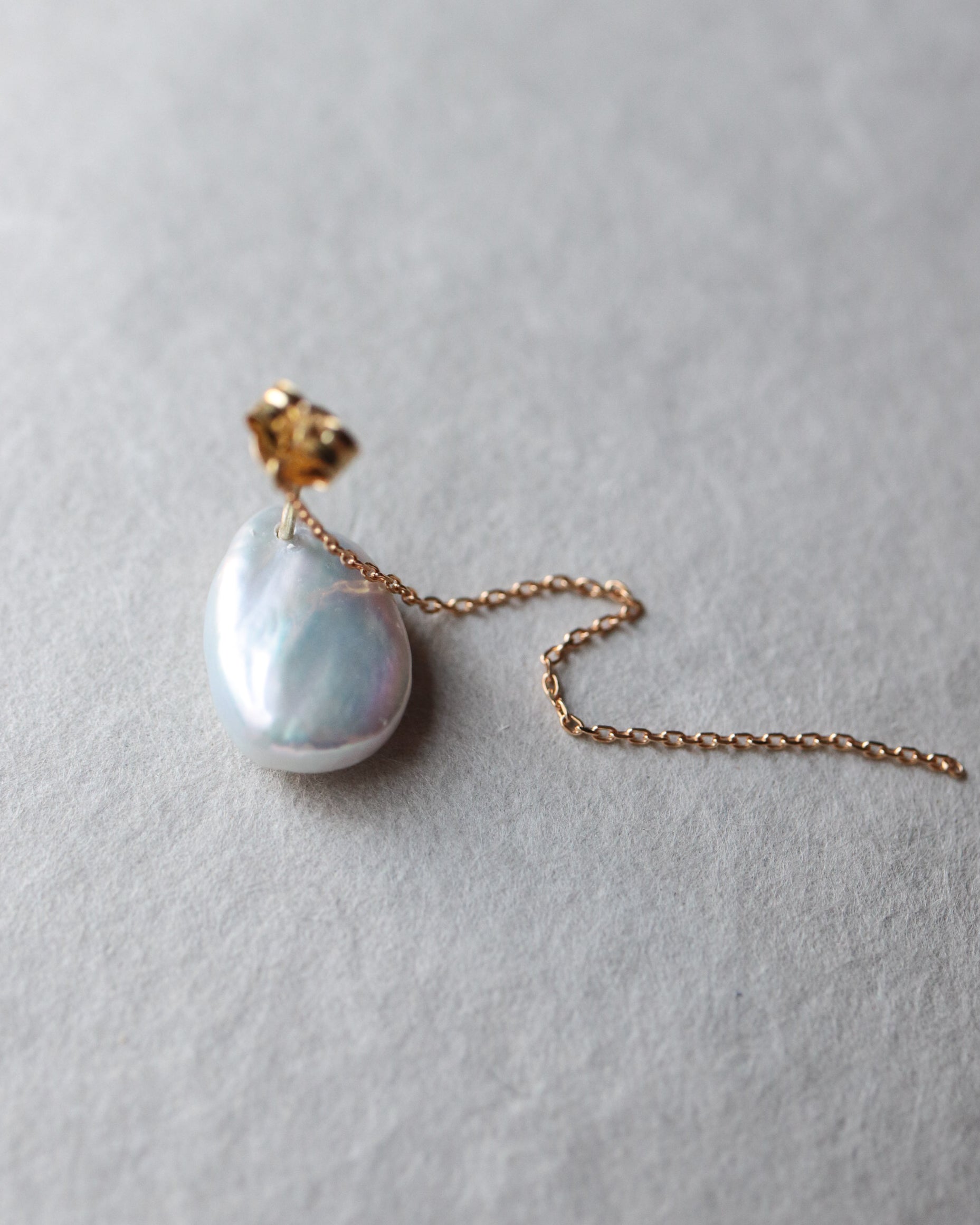 Flat Pierced Earring - Pearl -