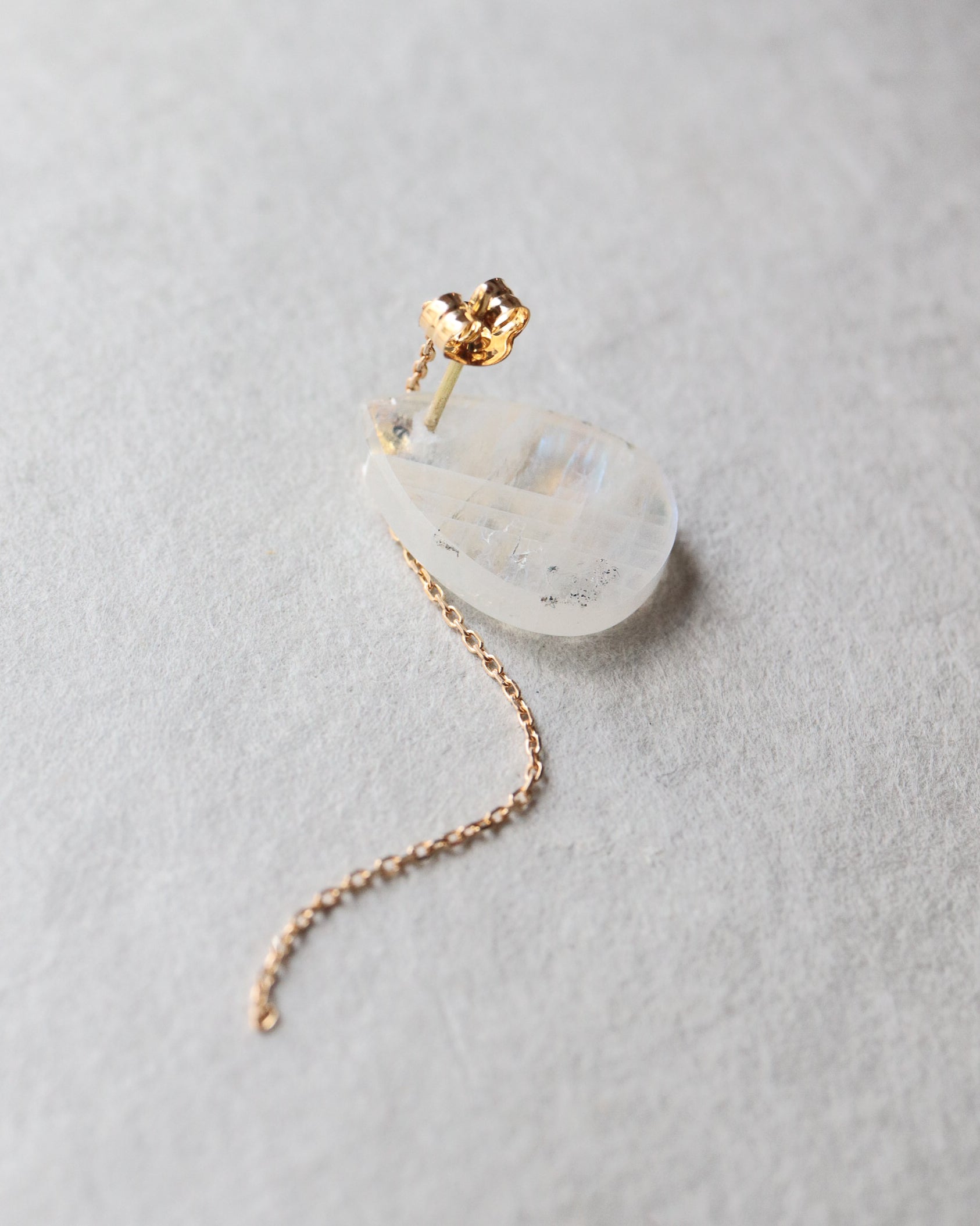 Flat Pierced Earring - Rainbow Moon Stone -