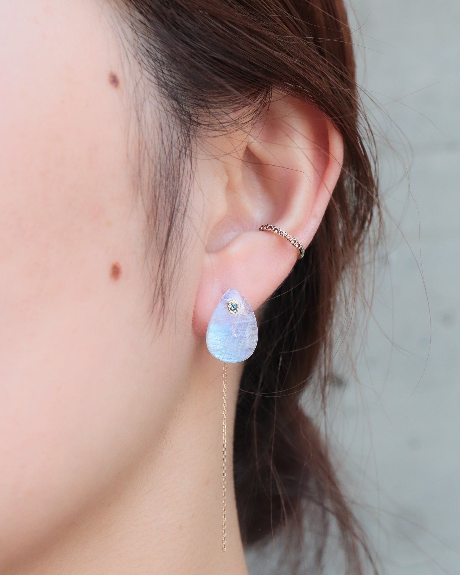Flat Pierced Earring - Rainbow Moon Stone -