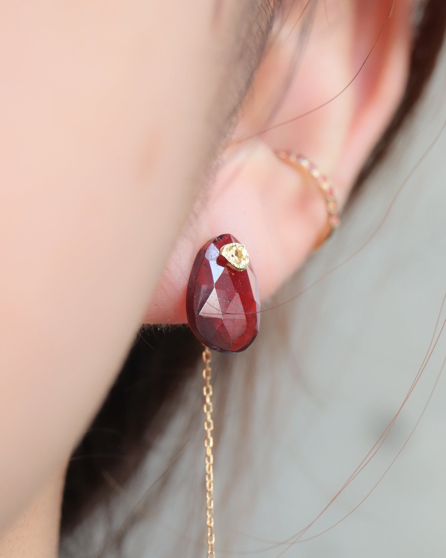 Flat Pierced Earring - Garnet -