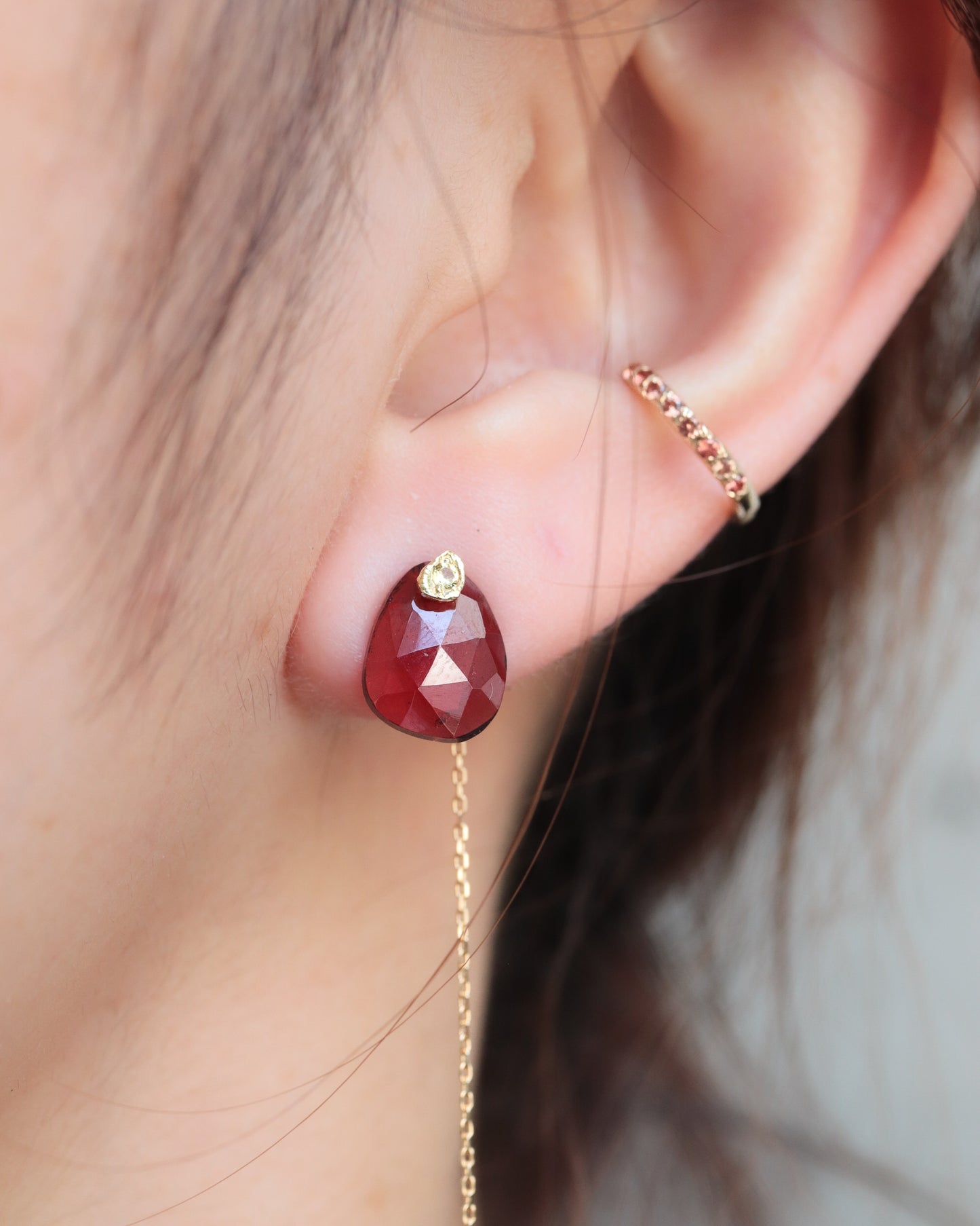 Flat Pierced Earring - Garnet -