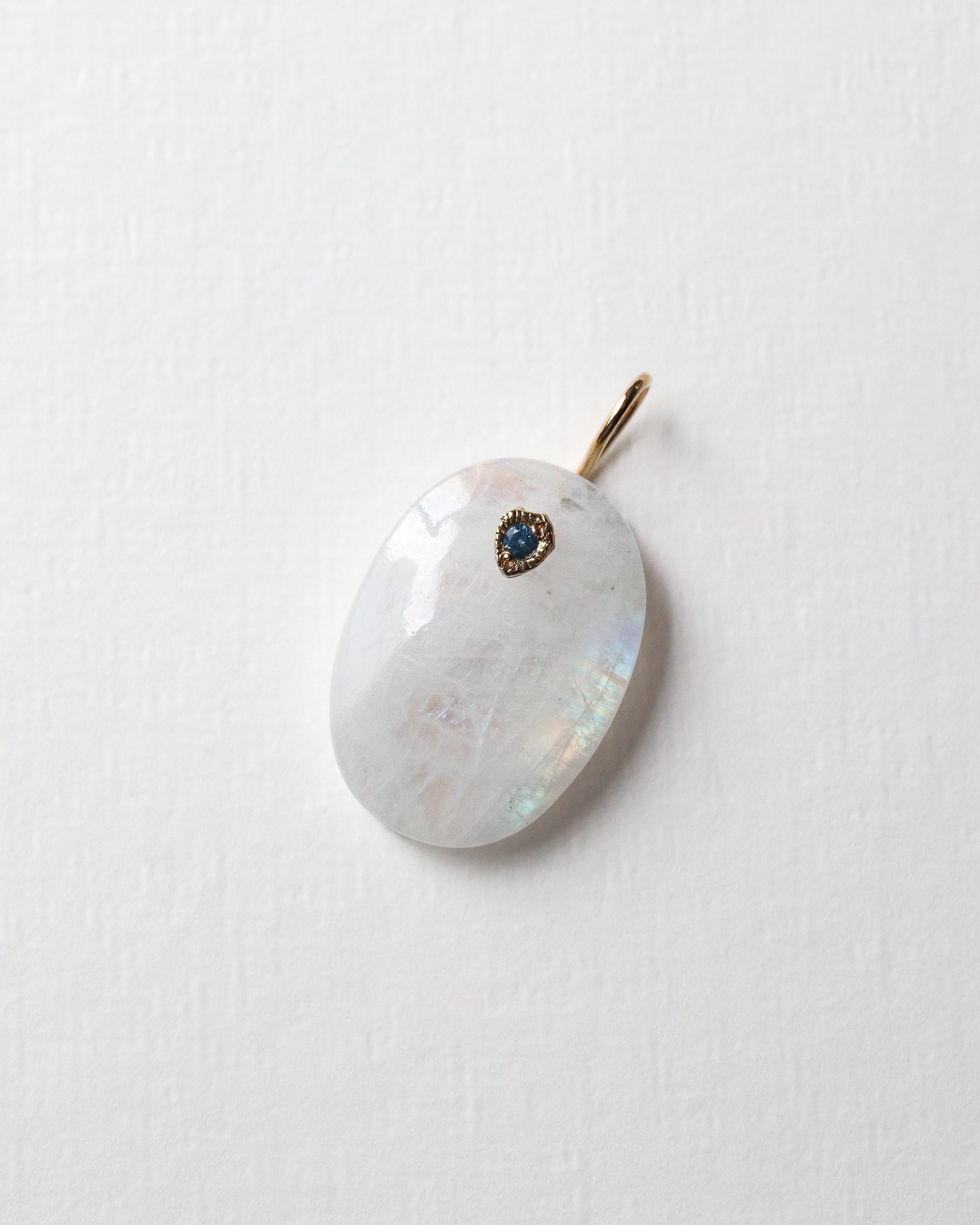 Flat Necklace - Rainbow Moon Stone -