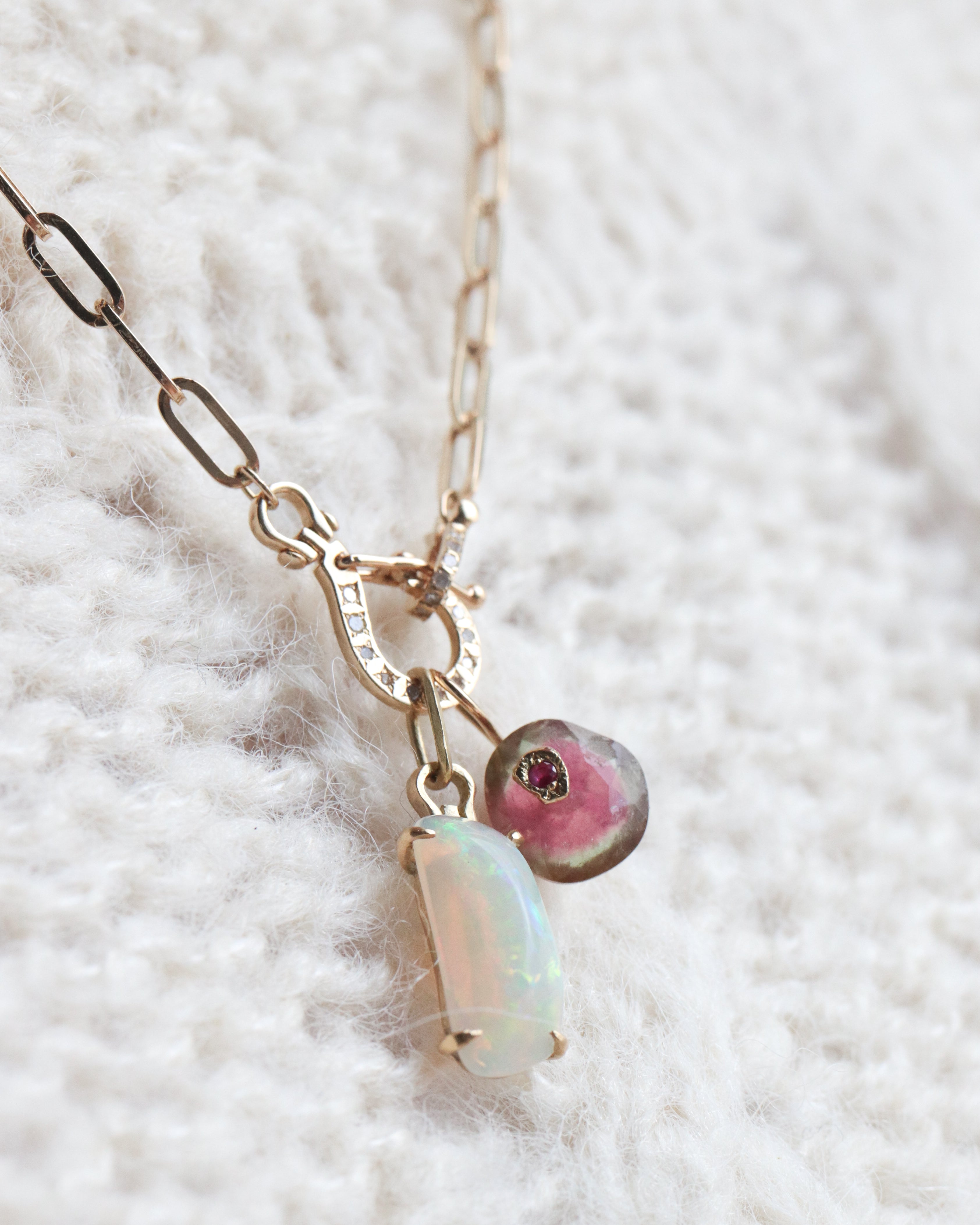 HorseShoe Prong Necklace - Opal -