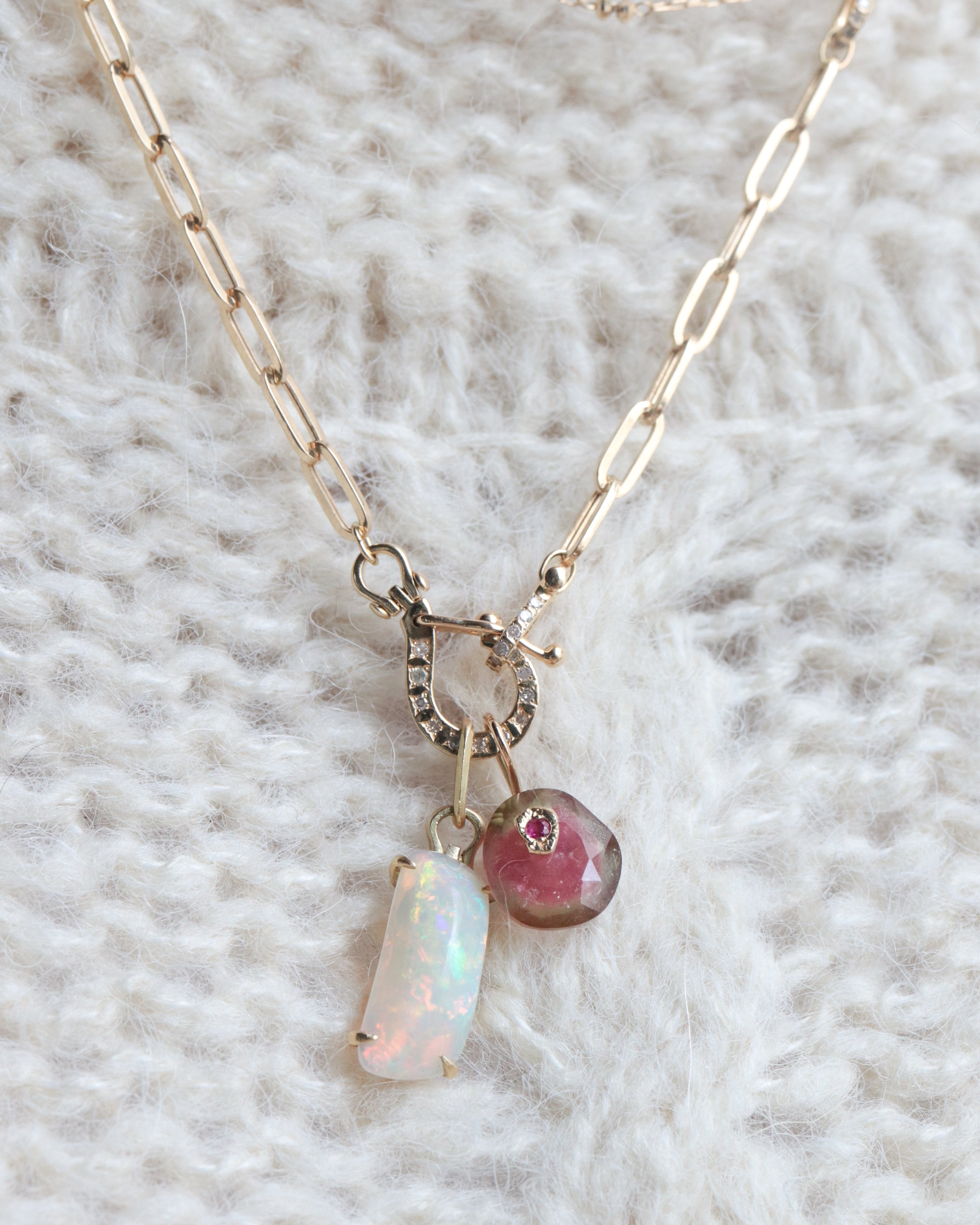 HorseShoe Prong Necklace - Opal -