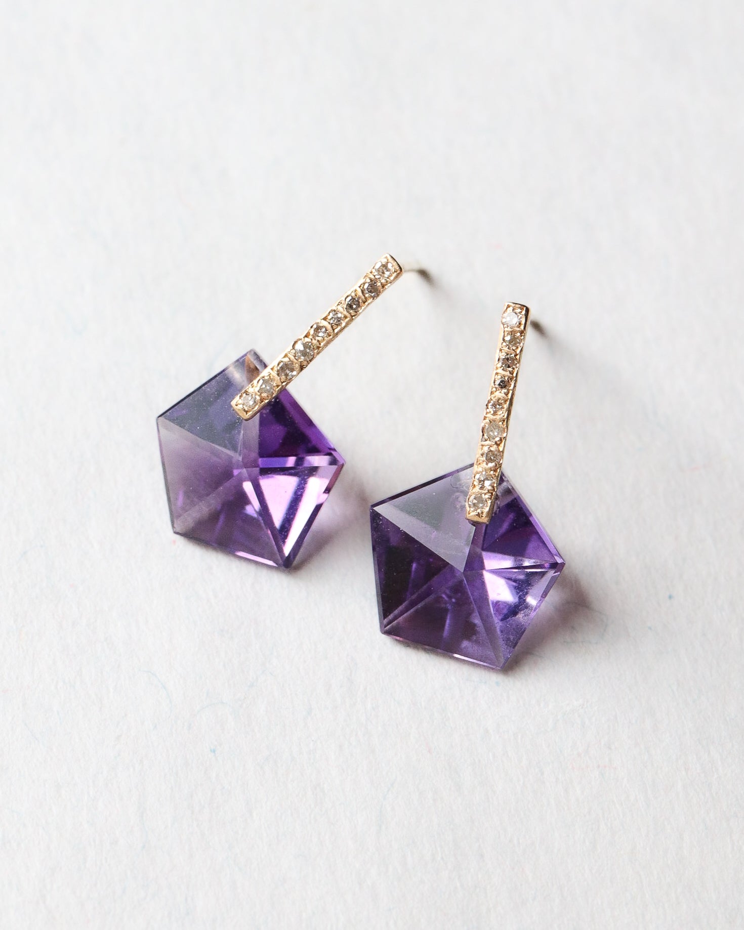 Hibiki Stone Pierced Earrings - Amethyst / Diamond -
