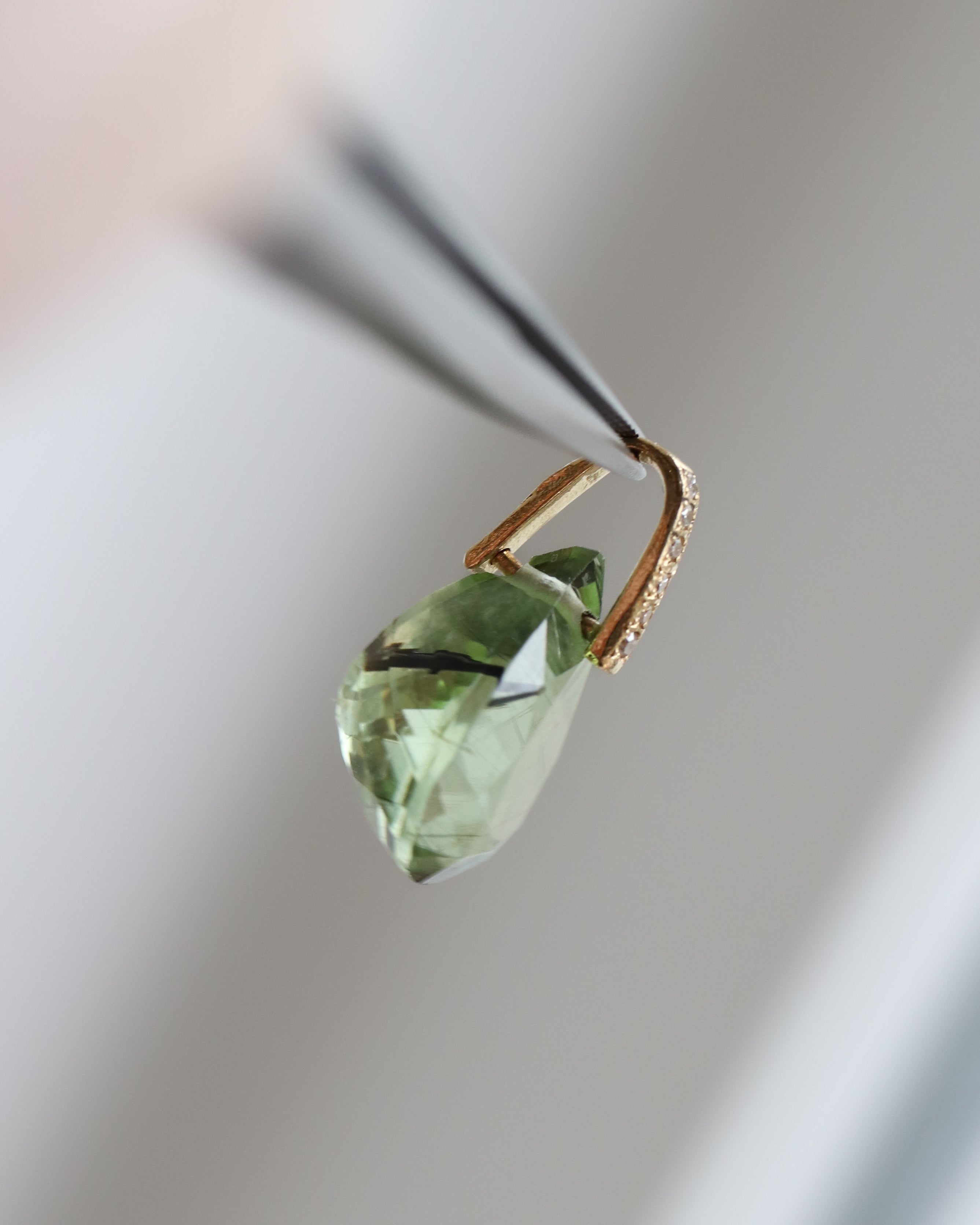 Hibiki Stone Necklace - Peridot Rutile -