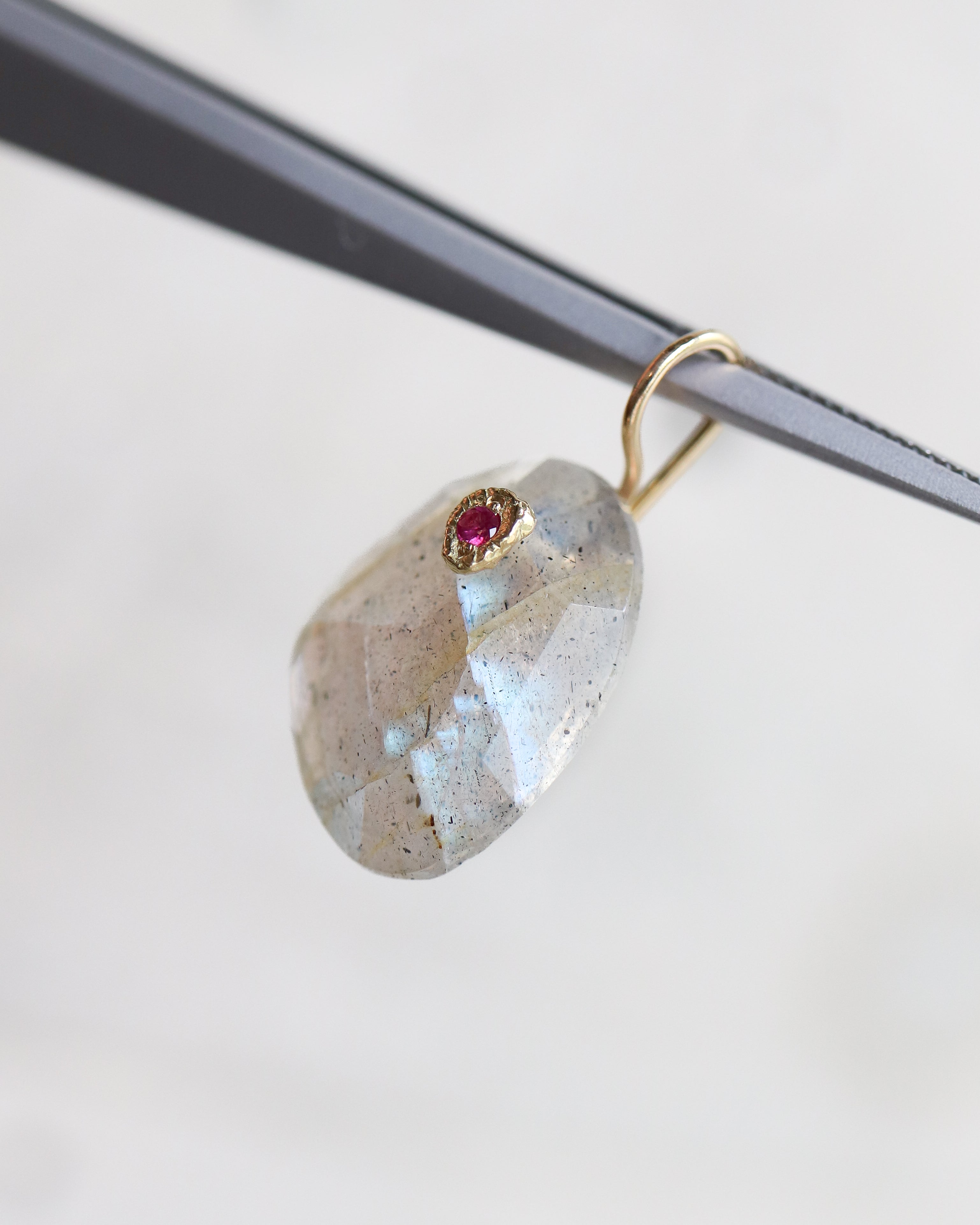 Flat Necklace - Labradorite -