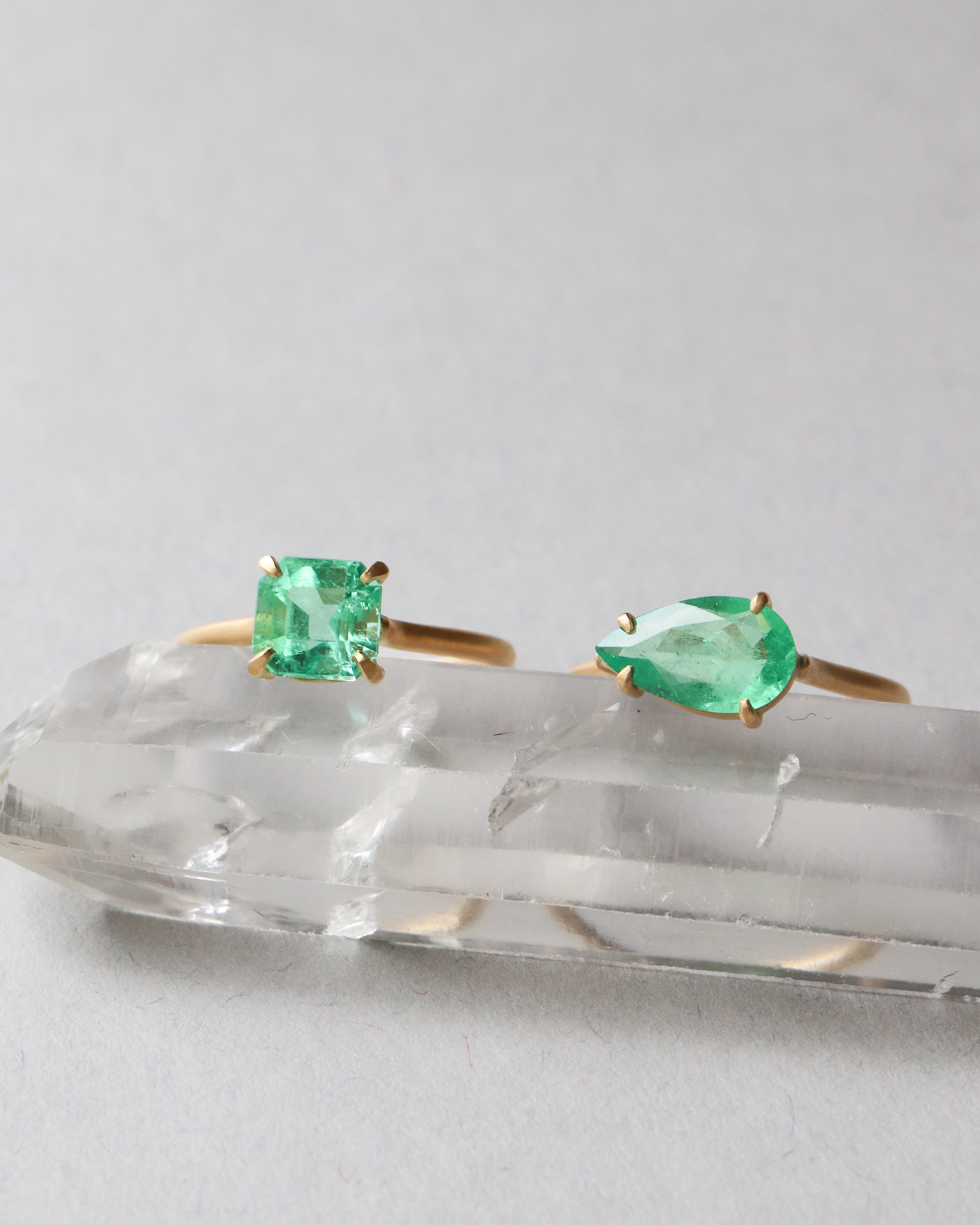 Prong Ring - Emerald -