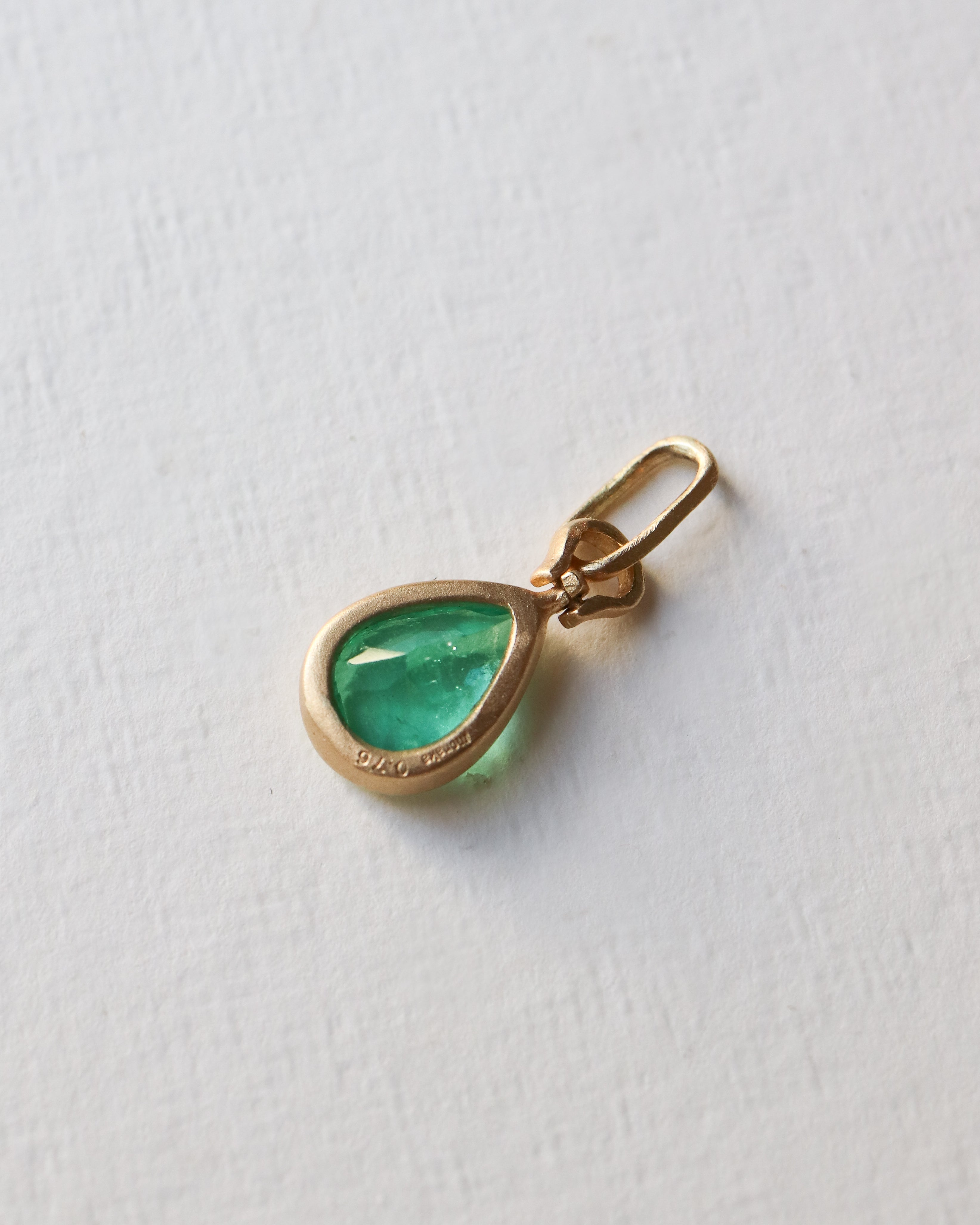 Horseshoe Collet Necklace - Emerald -