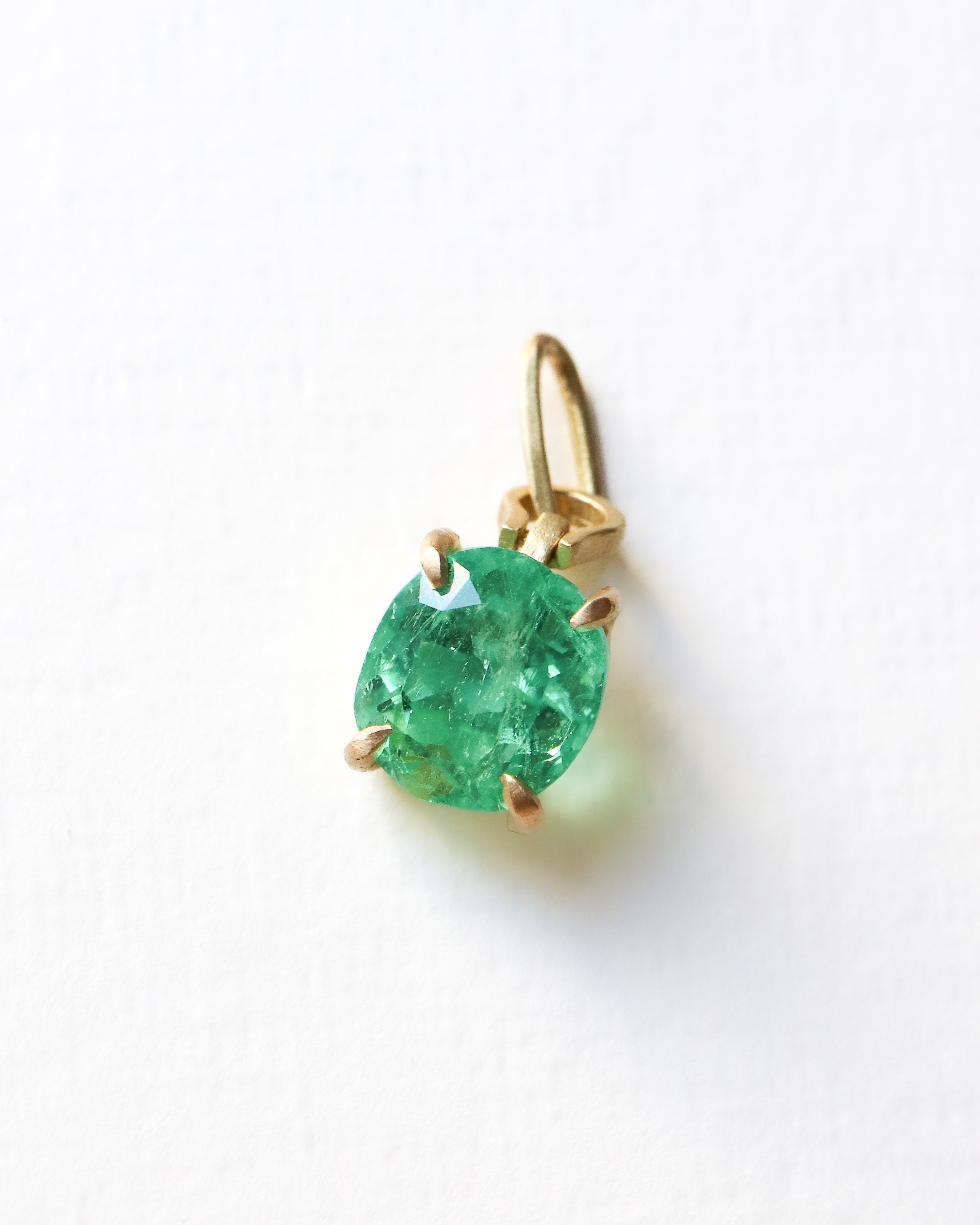 HorseShoe Prong Necklace - Emerald -