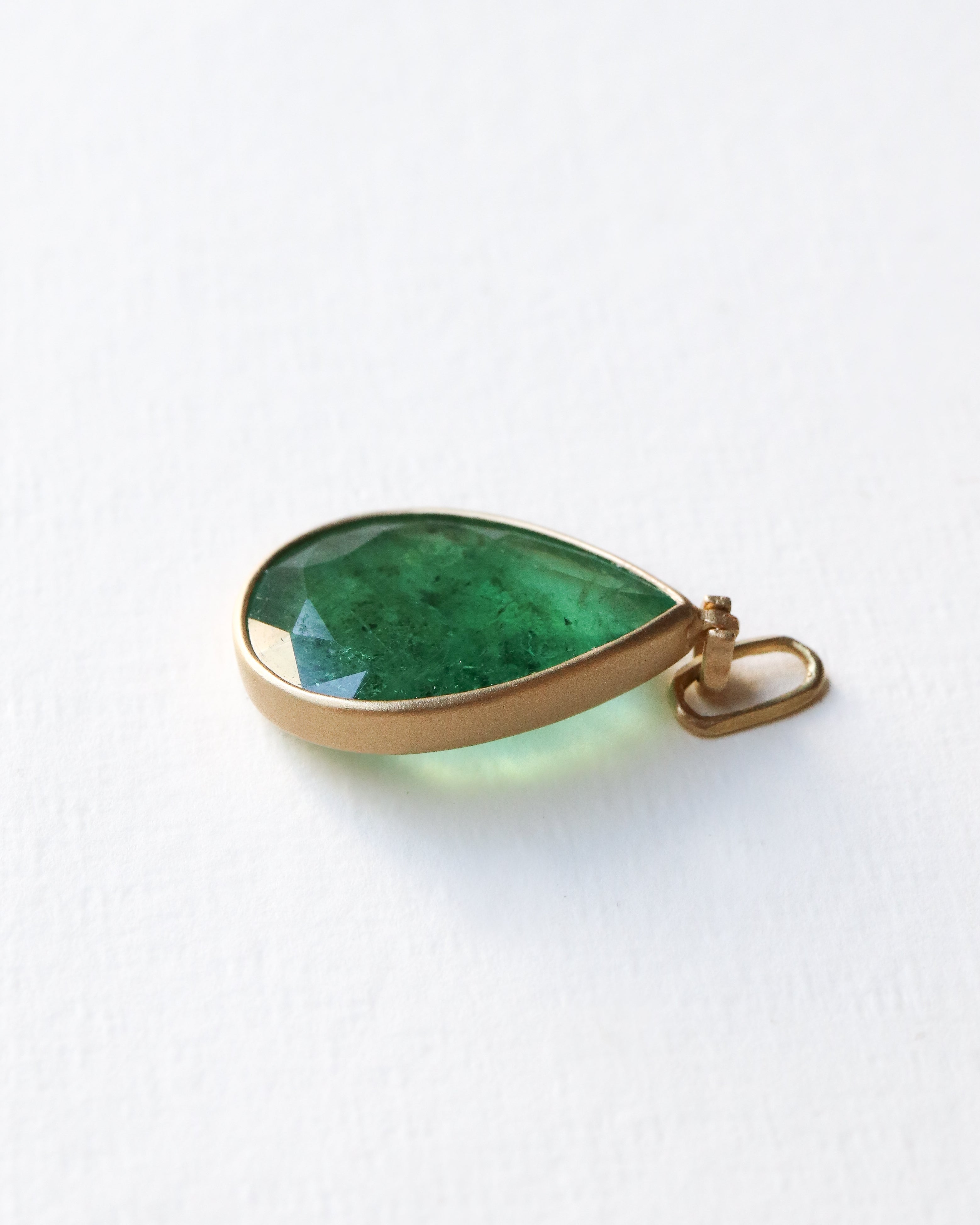 HorseShoe Collet Necklace - Emerald -