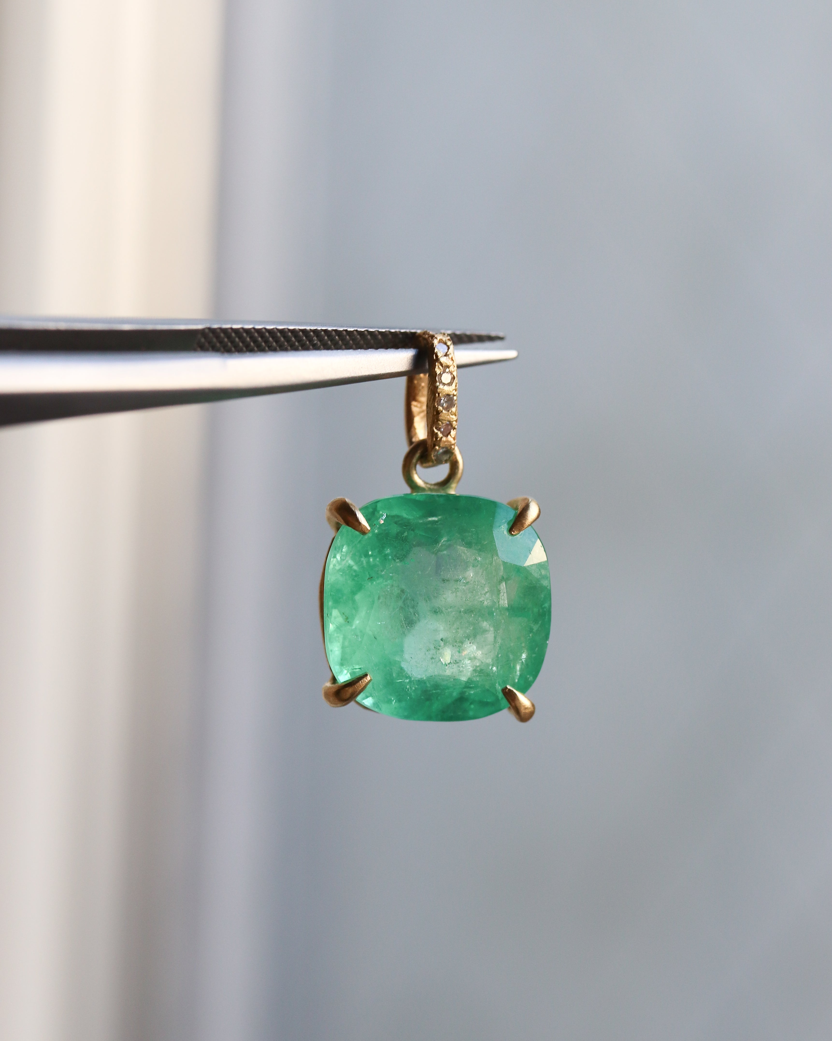 Hibiki Stone Prong Necklace - Emerald -