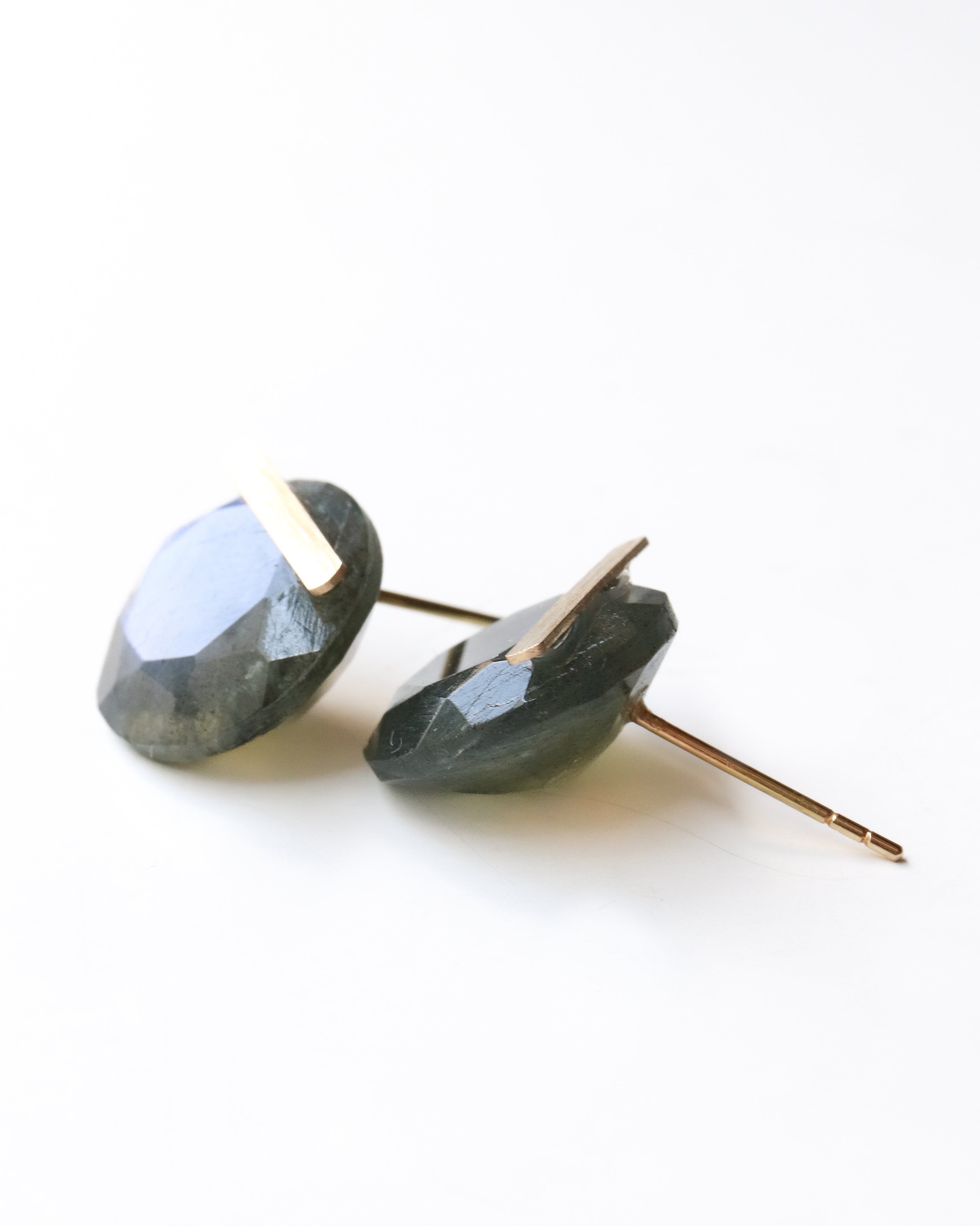 Bar stone Pierced Earring - Labradorite -