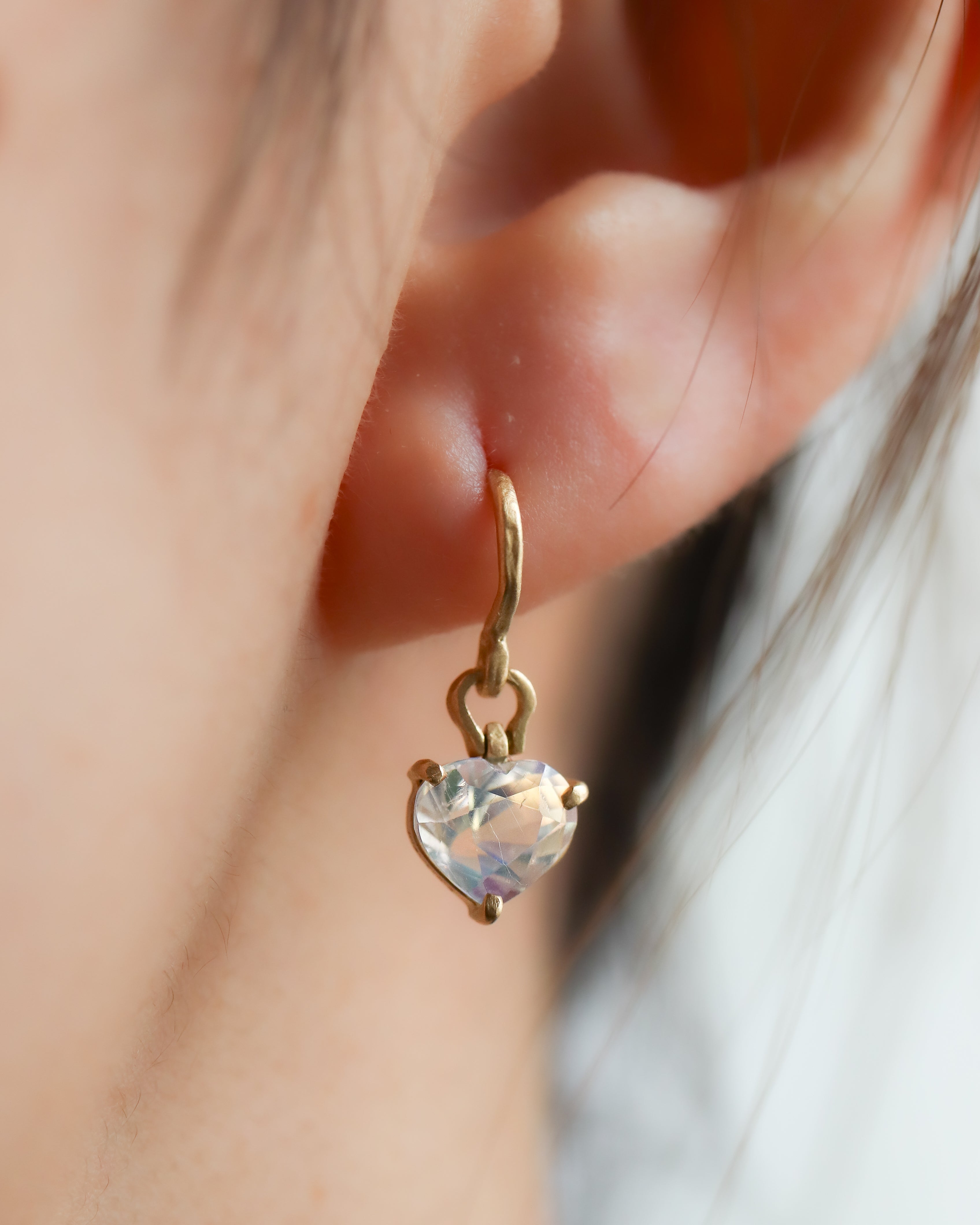 Horse Shoe Prong Pierced Earring - Rainbow Moon Stone -