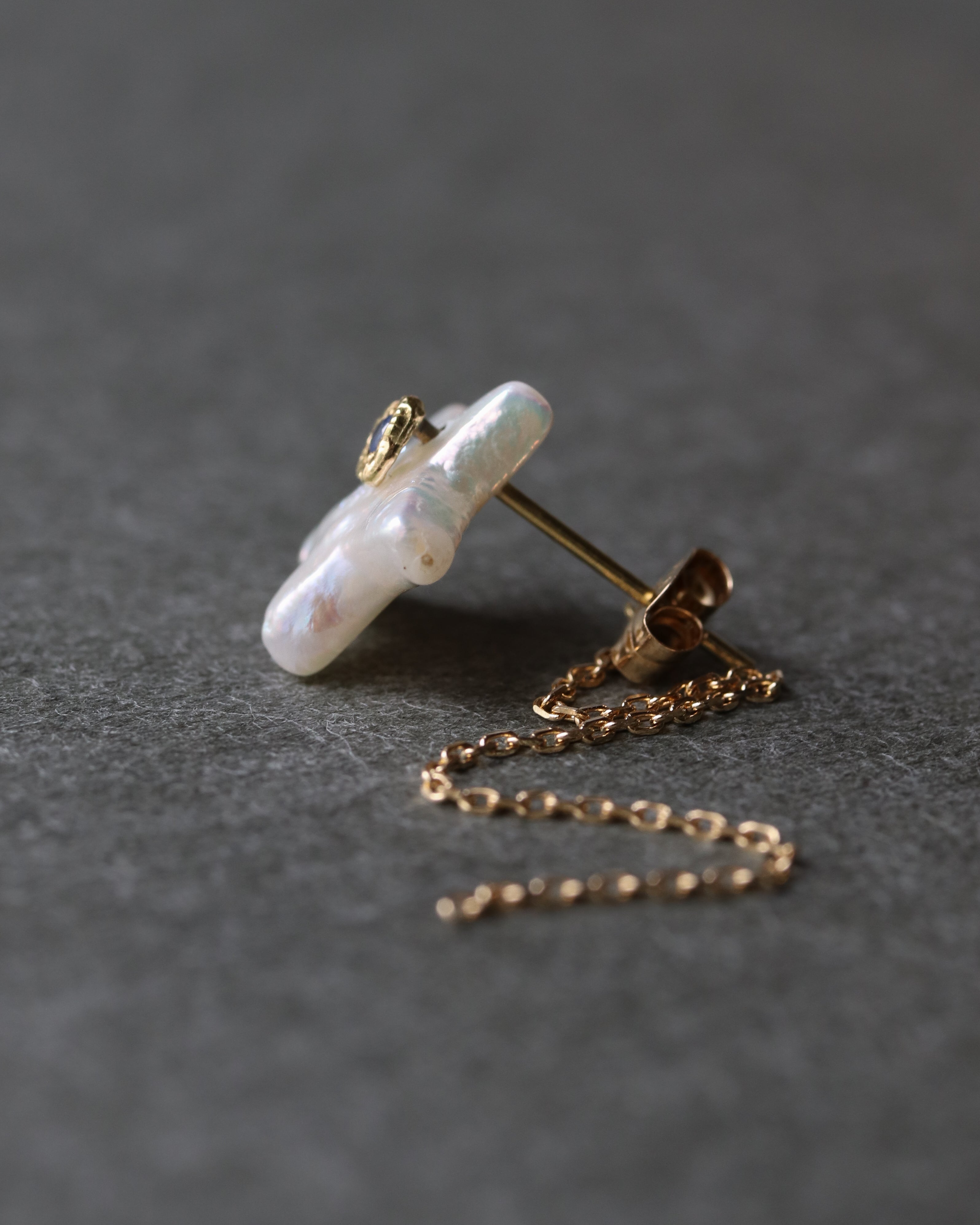Flat Pierced Earring - Pearl - A
