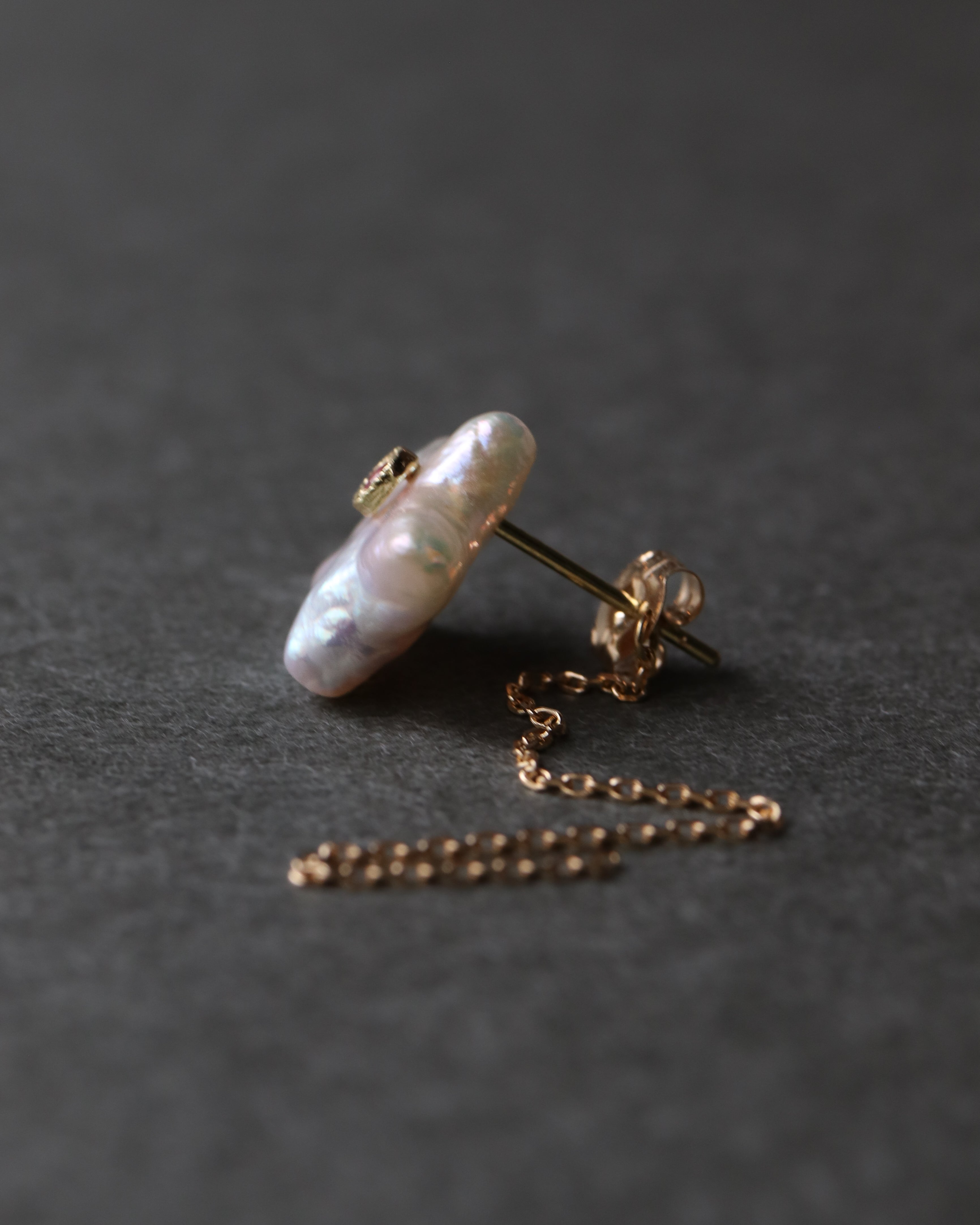 Flat Pierced Earring - Pearl - E