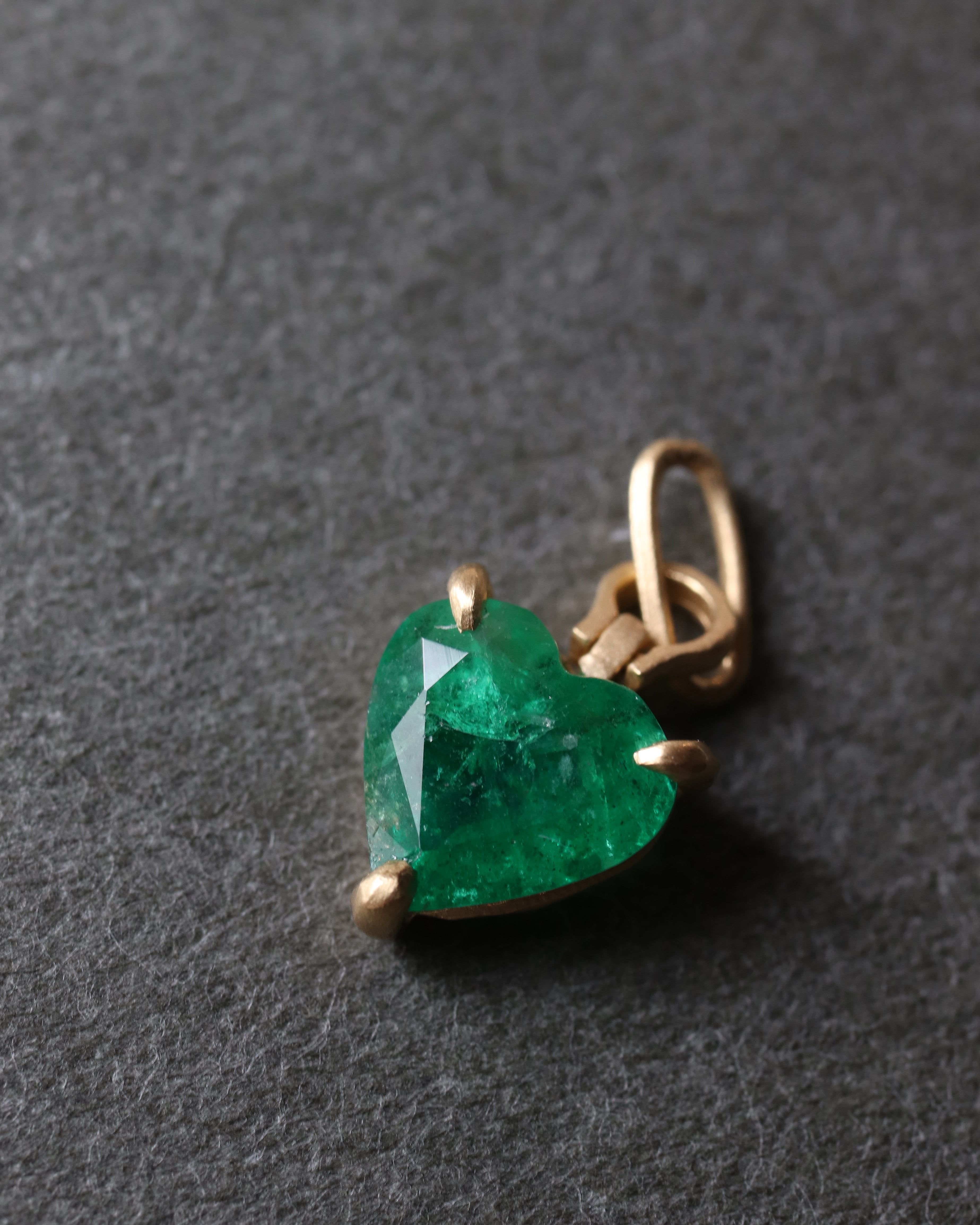 Horse Shoe Prong Necklace - Emerald -