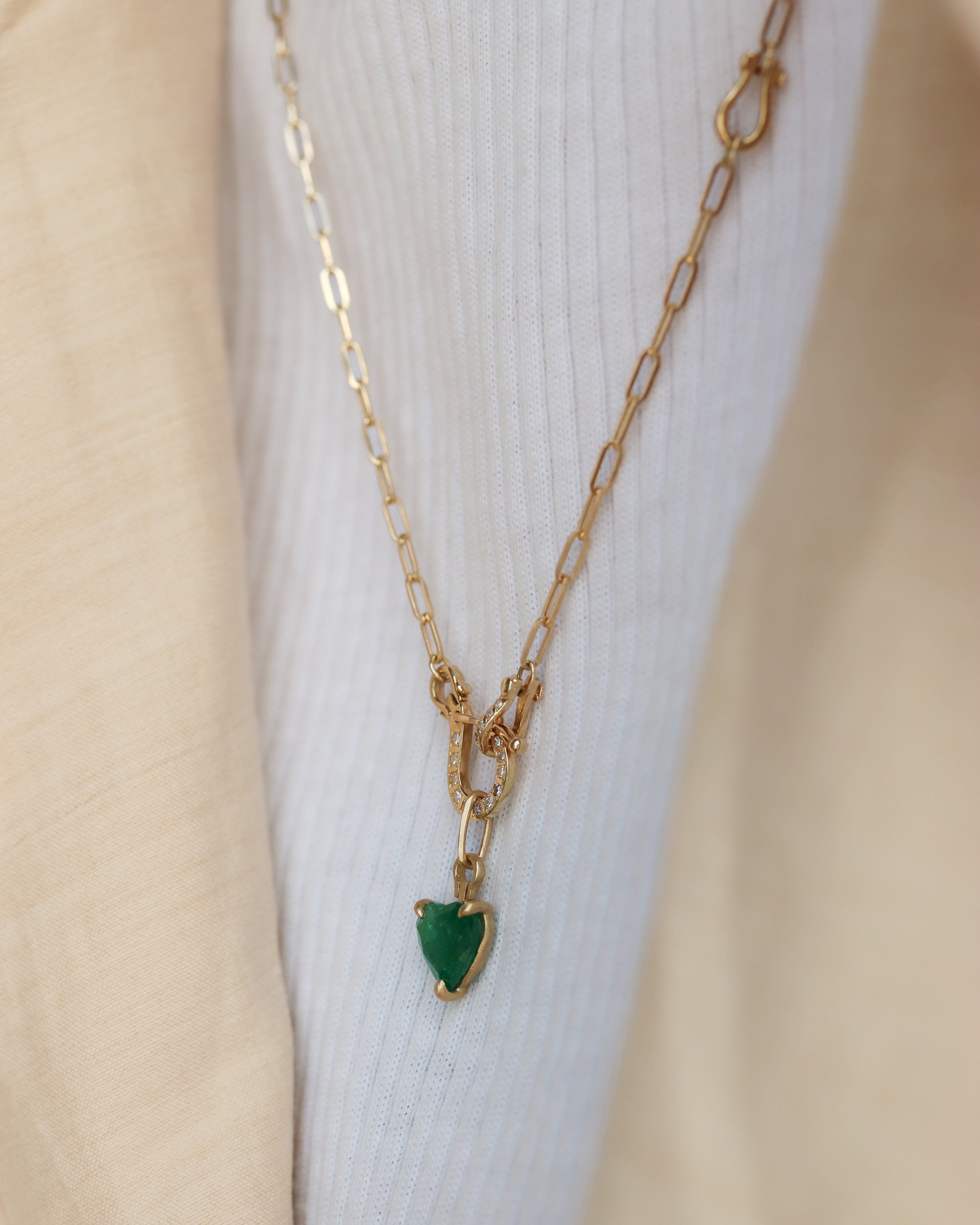 Horse Shoe Prong Necklace - Emerald -