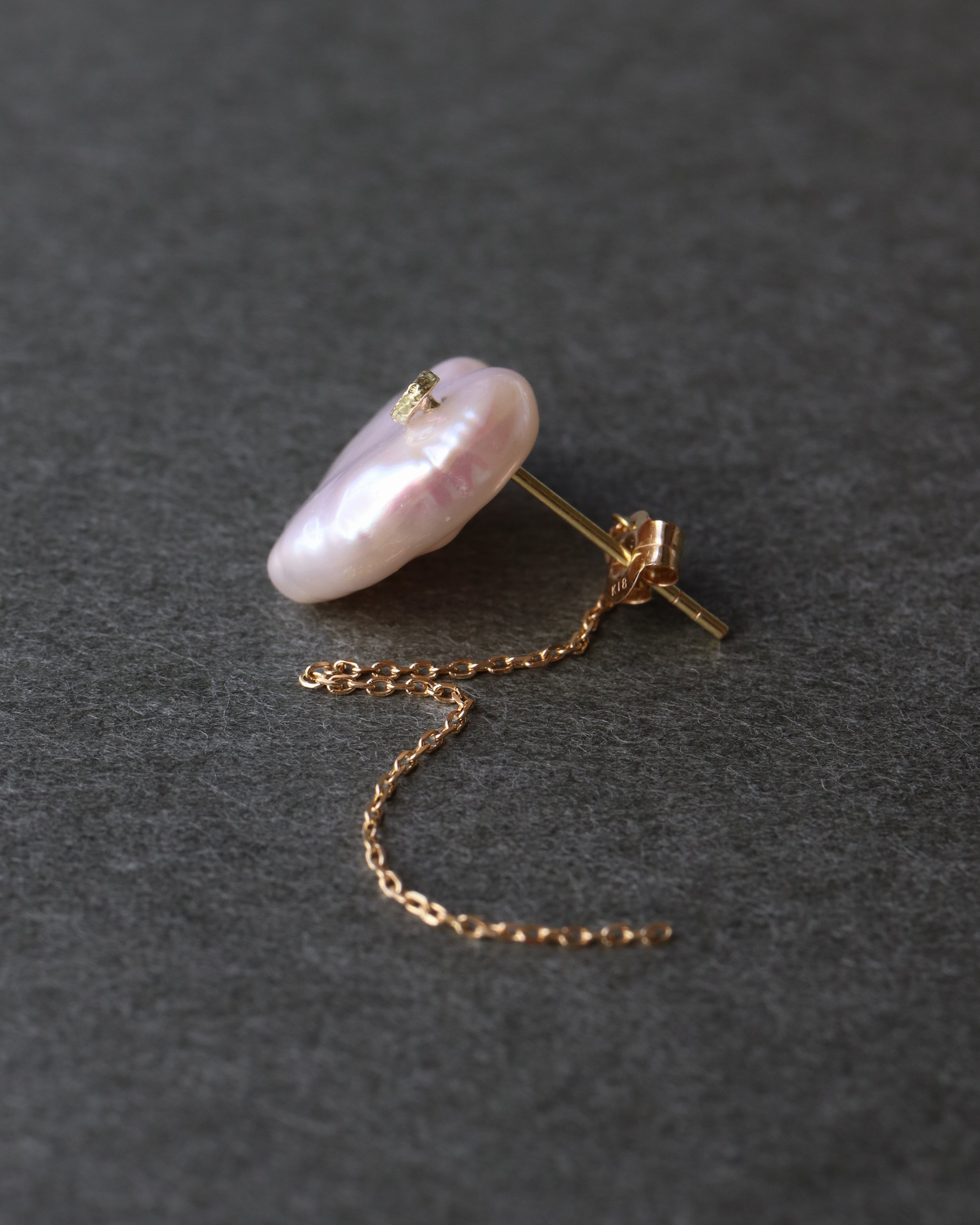 Flat Pierced Earring - Pearl -