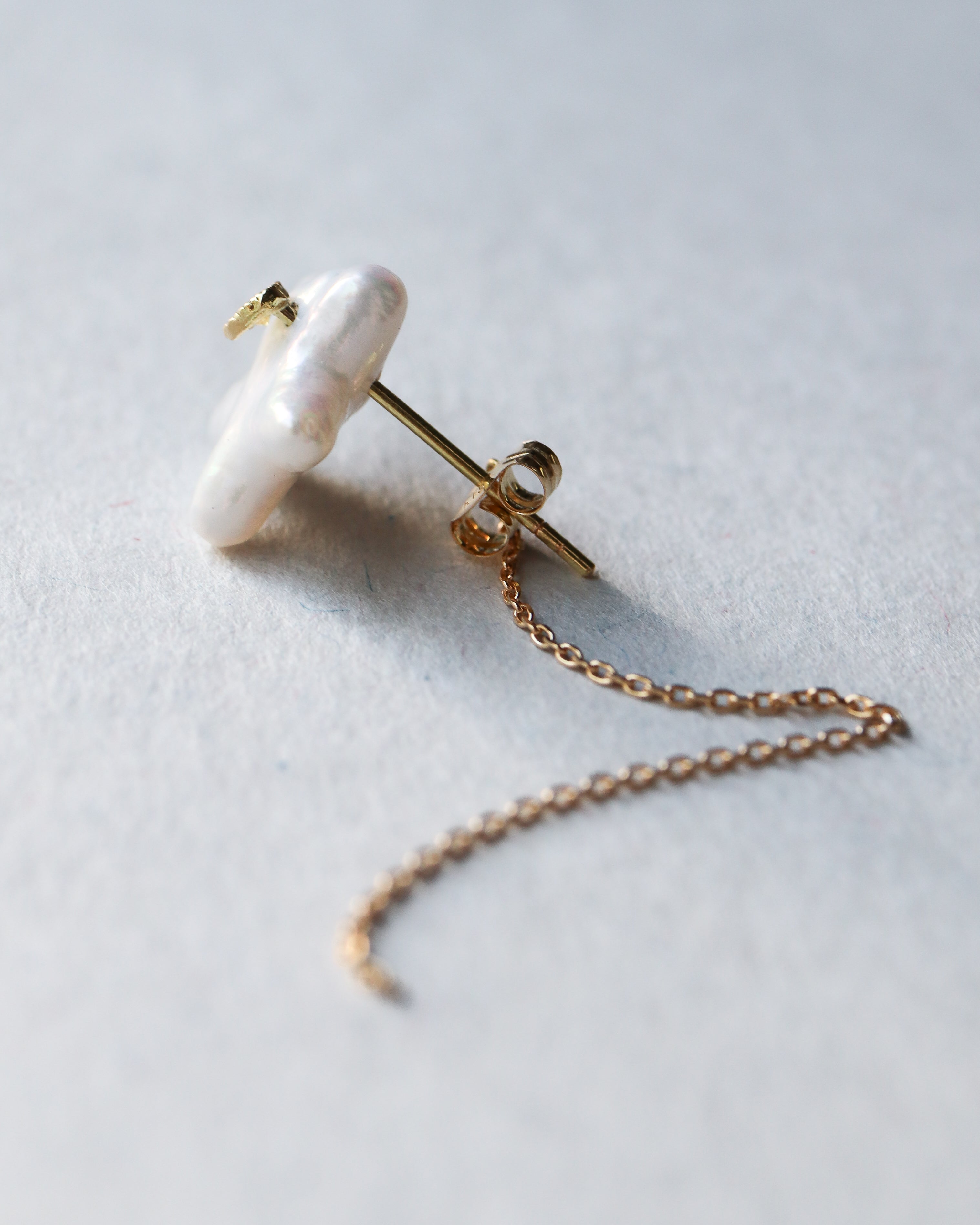 Flat Pierced Earring - Pearl / B -
