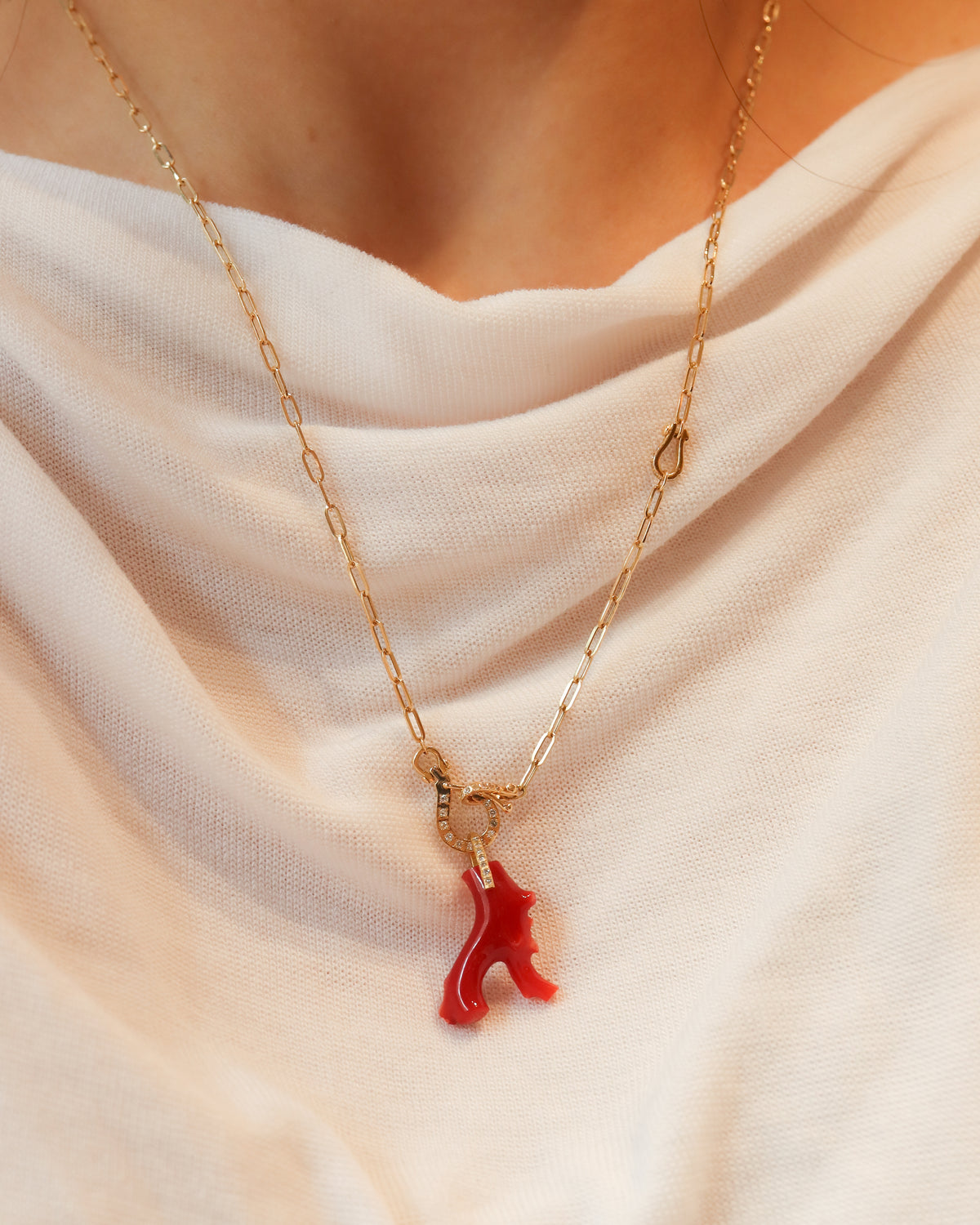 Hibiki Stone Necklace - Coral -