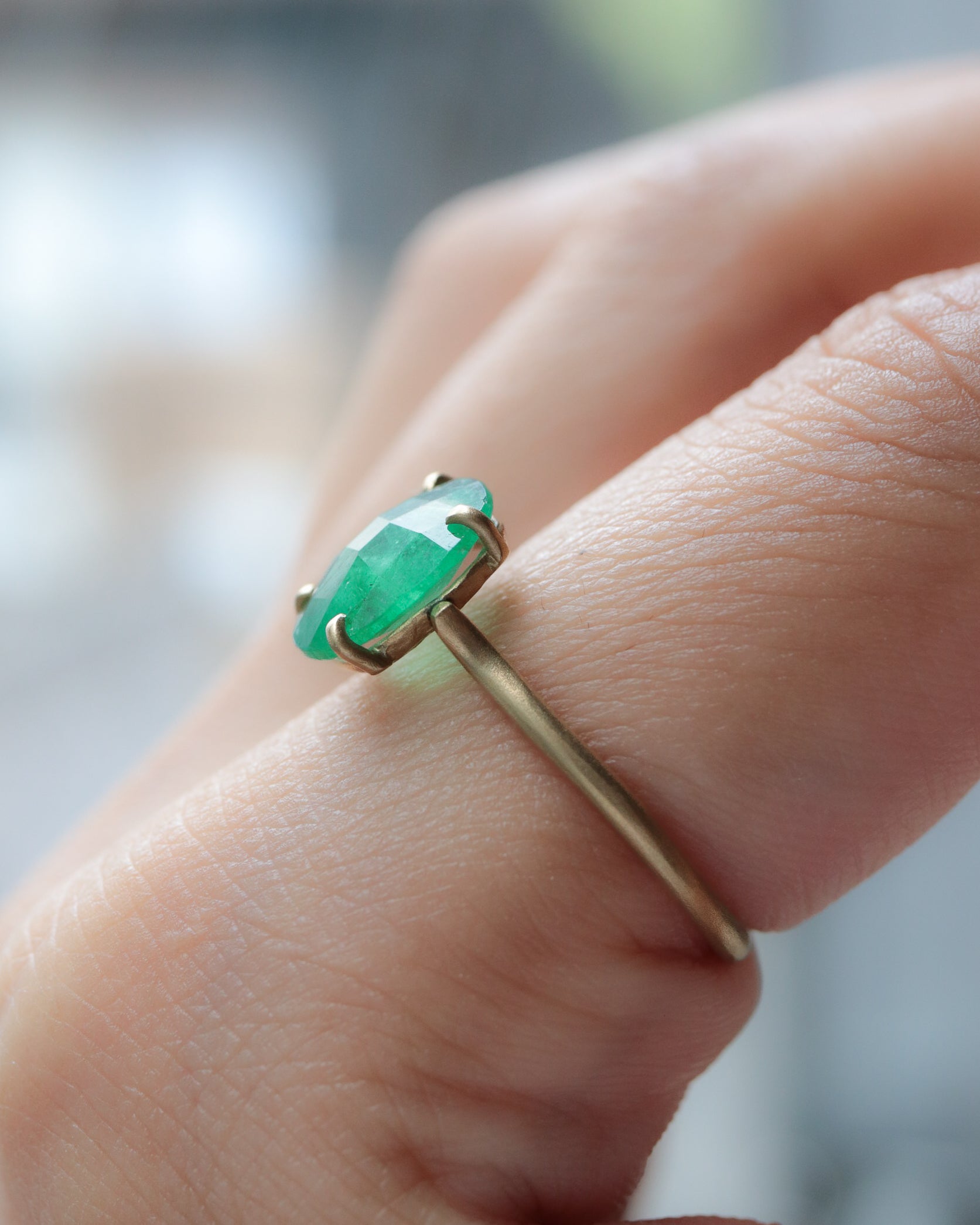 Prong Ring - Emerald -