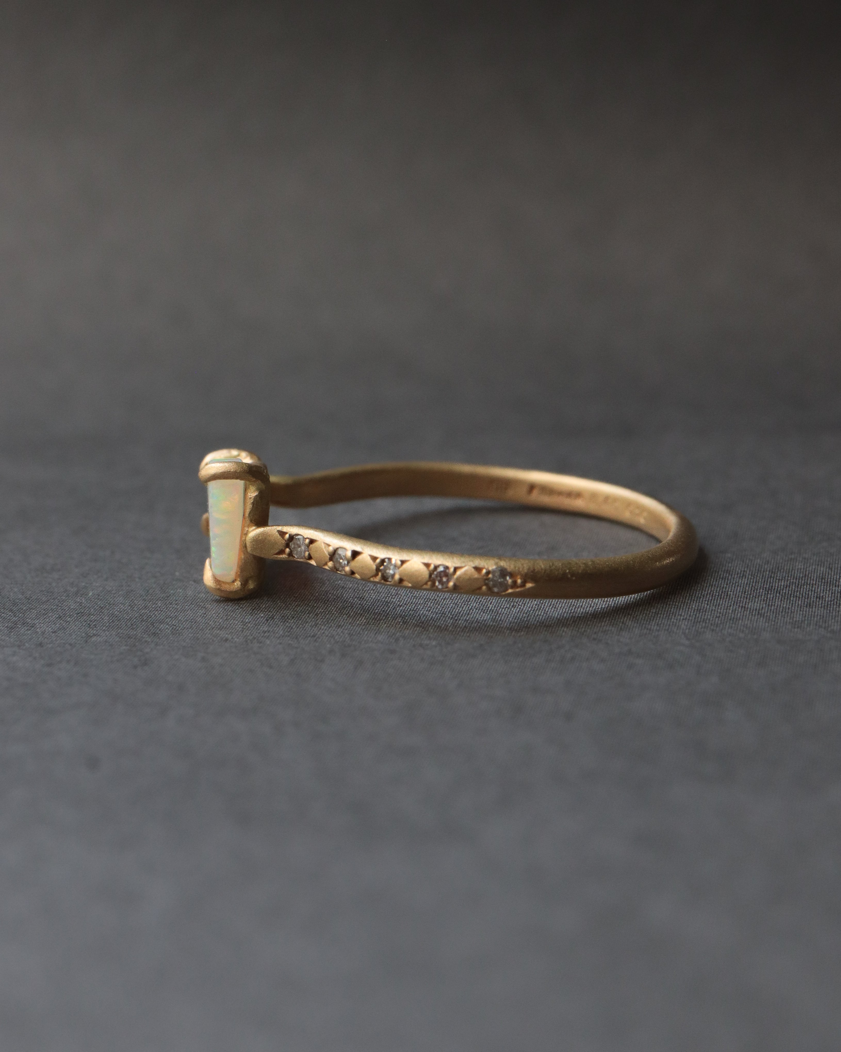 Prong Ring - Opal -