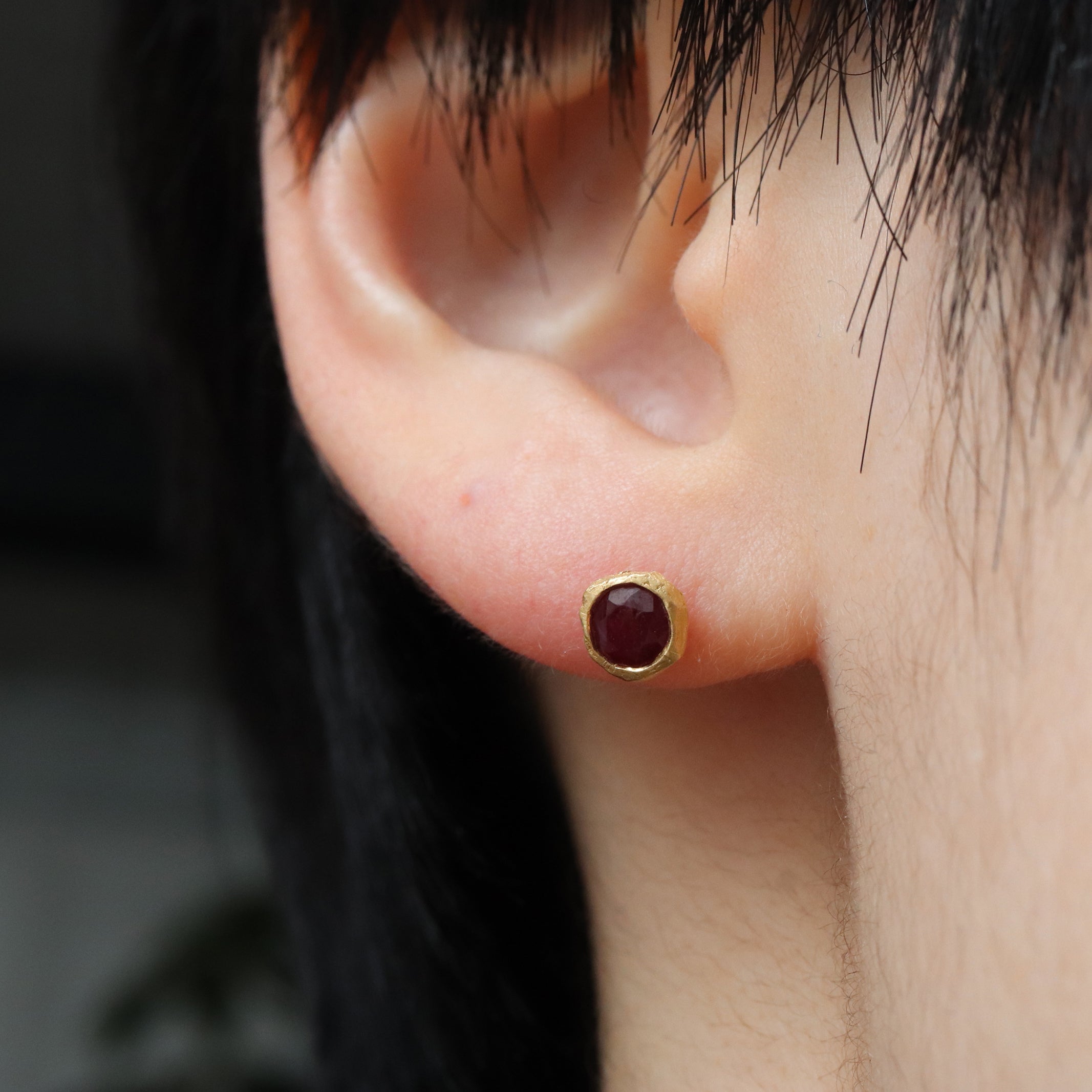 Rough collet Pierced Earring - Ruby -