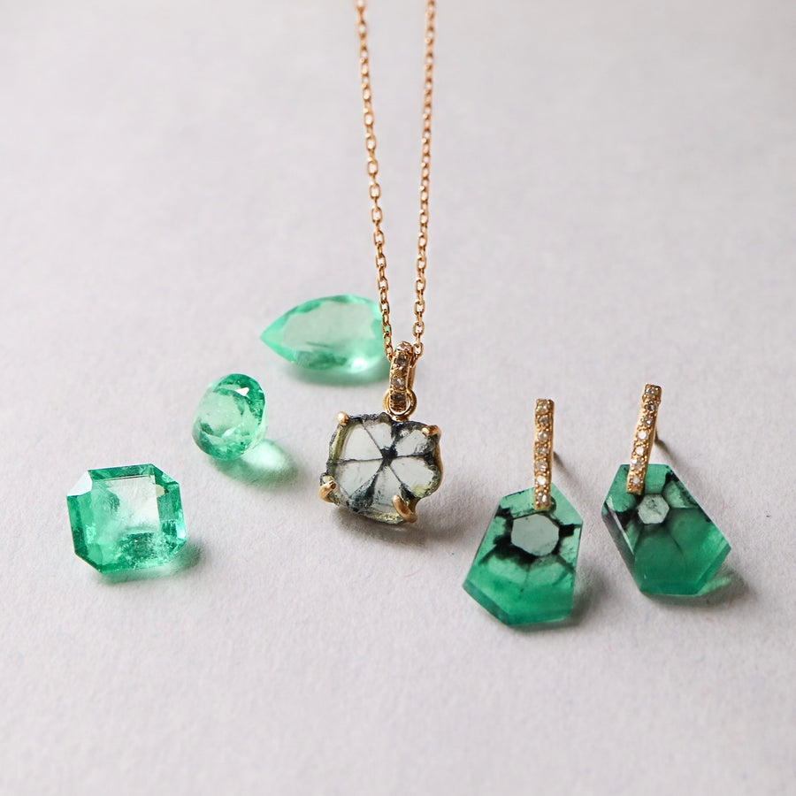 Prong Hibiki Necklace - Trapiche Emerald -