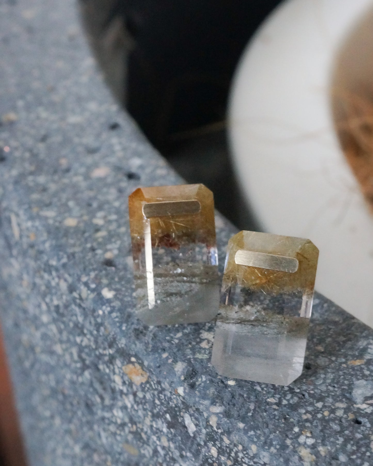 Bar stone Pierced Earring - Quartz -